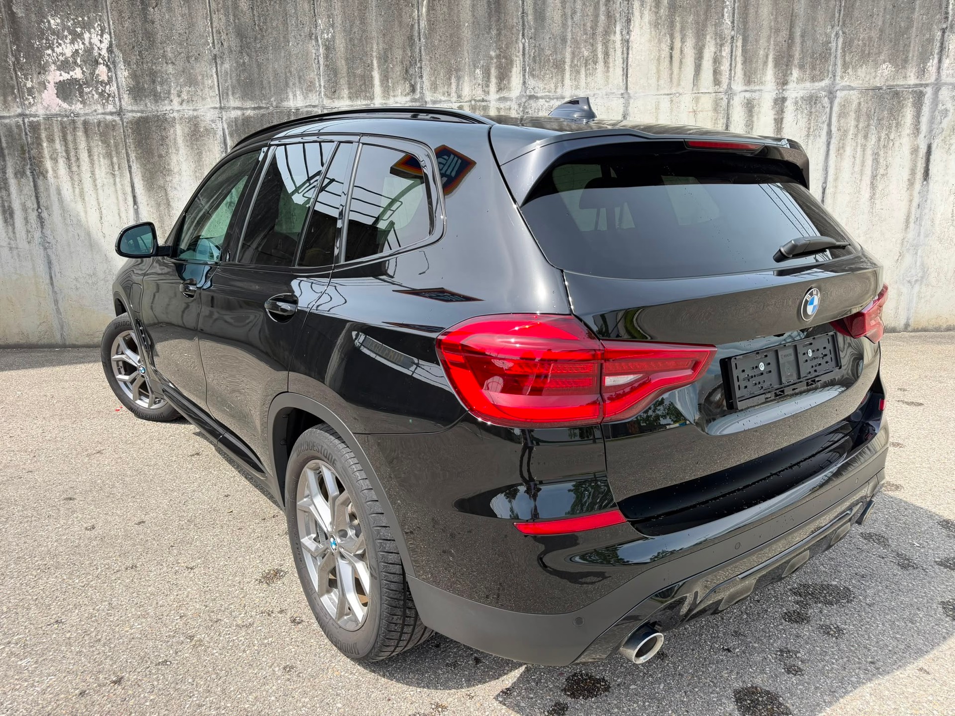 BMW 30e xDrive-image-2