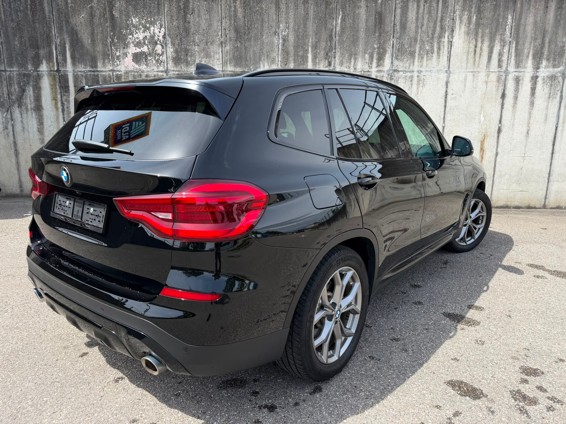 BMW 30e xDrive-image-3