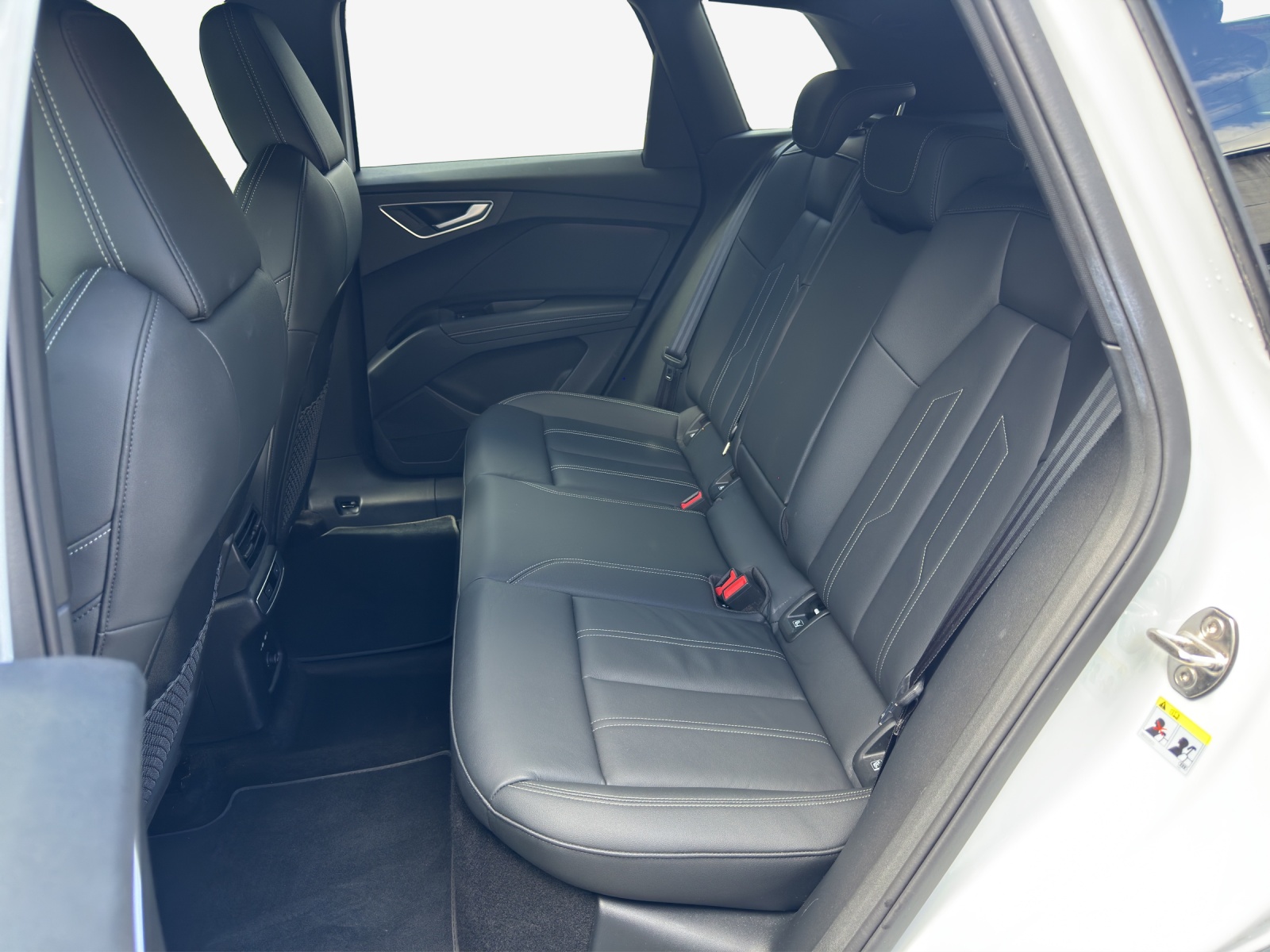 AUDI Q4 e-tron 55 quattro-image-11