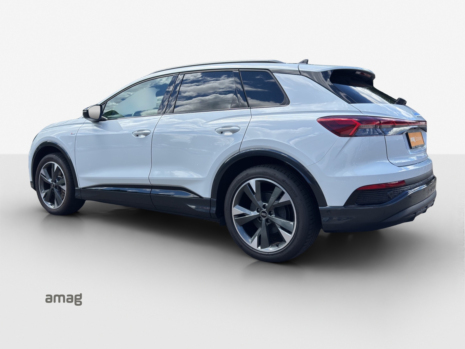 AUDI Q4 e-tron 55 quattro-showroom-element-2