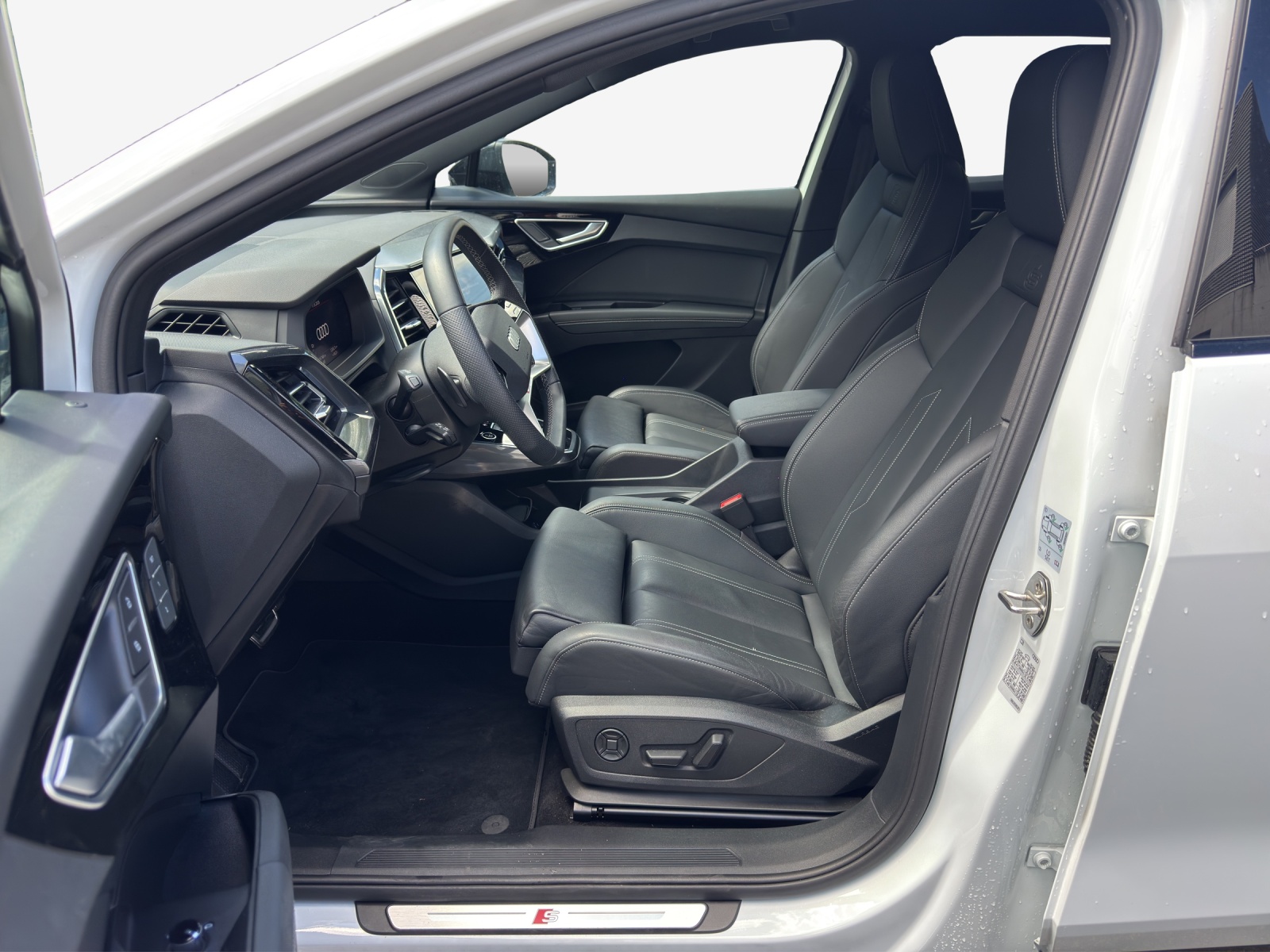 AUDI Q4 e-tron 55 quattro-image-7