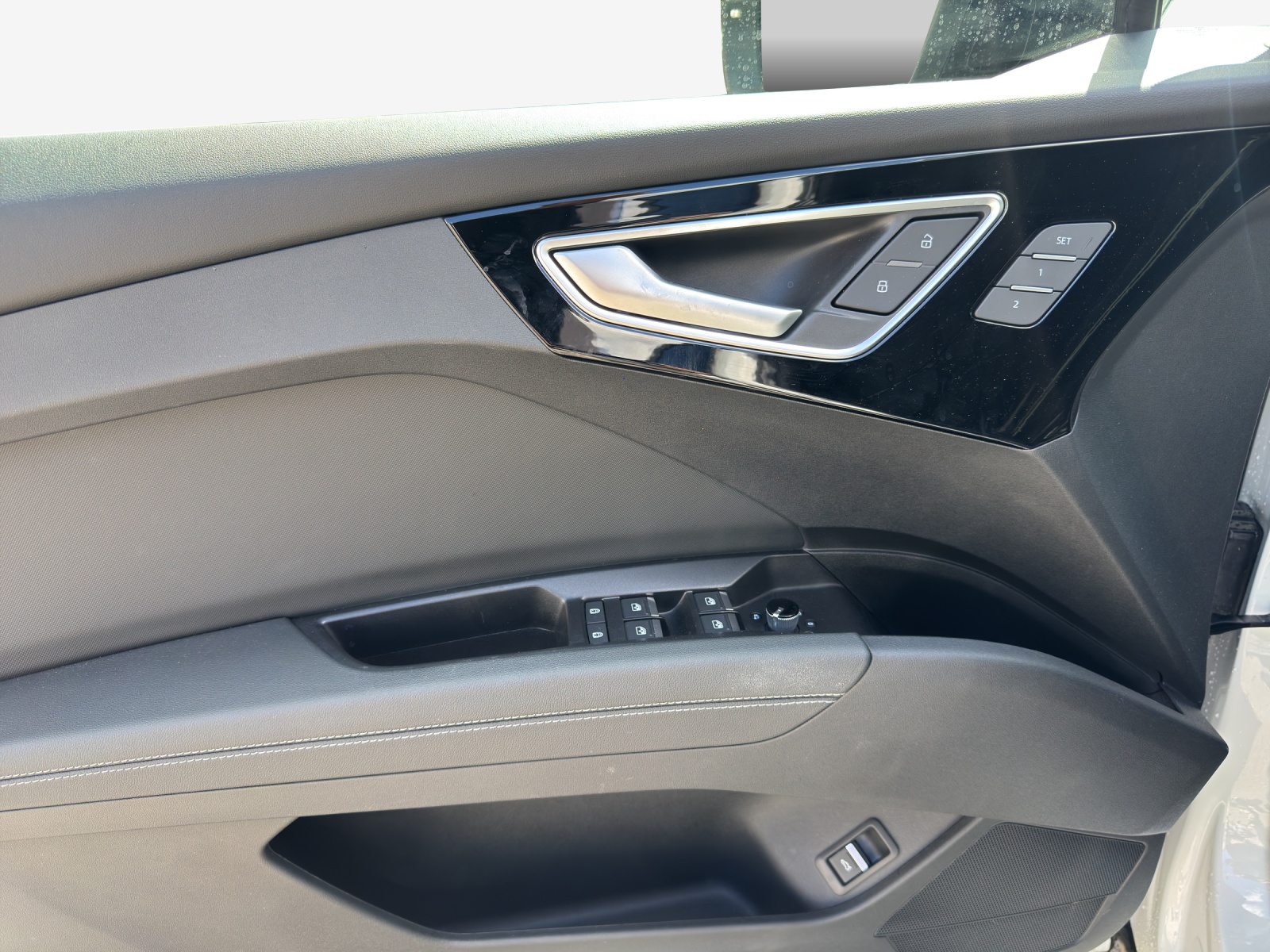 AUDI Q4 e-tron 55 quattro-image-15