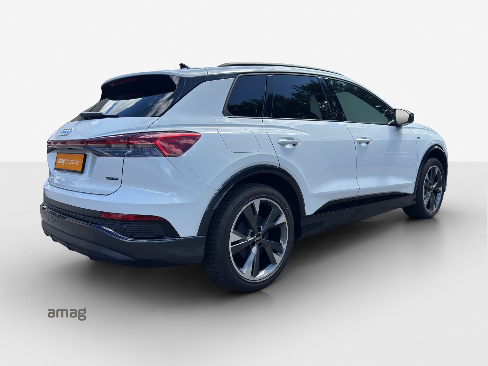 AUDI Q4 e-tron 55 quattro-image-4