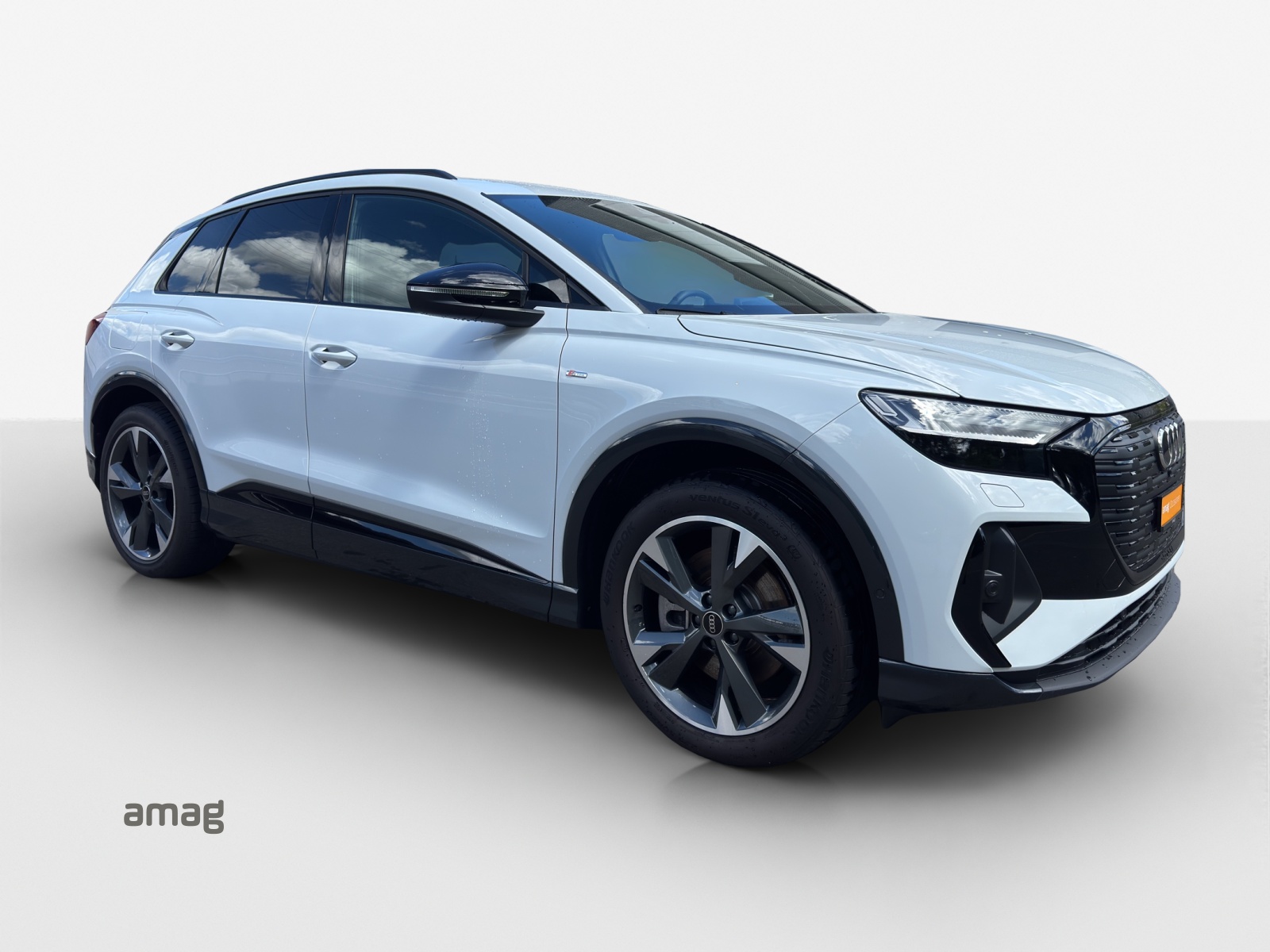 AUDI Q4 e-tron 55 quattro-image-5