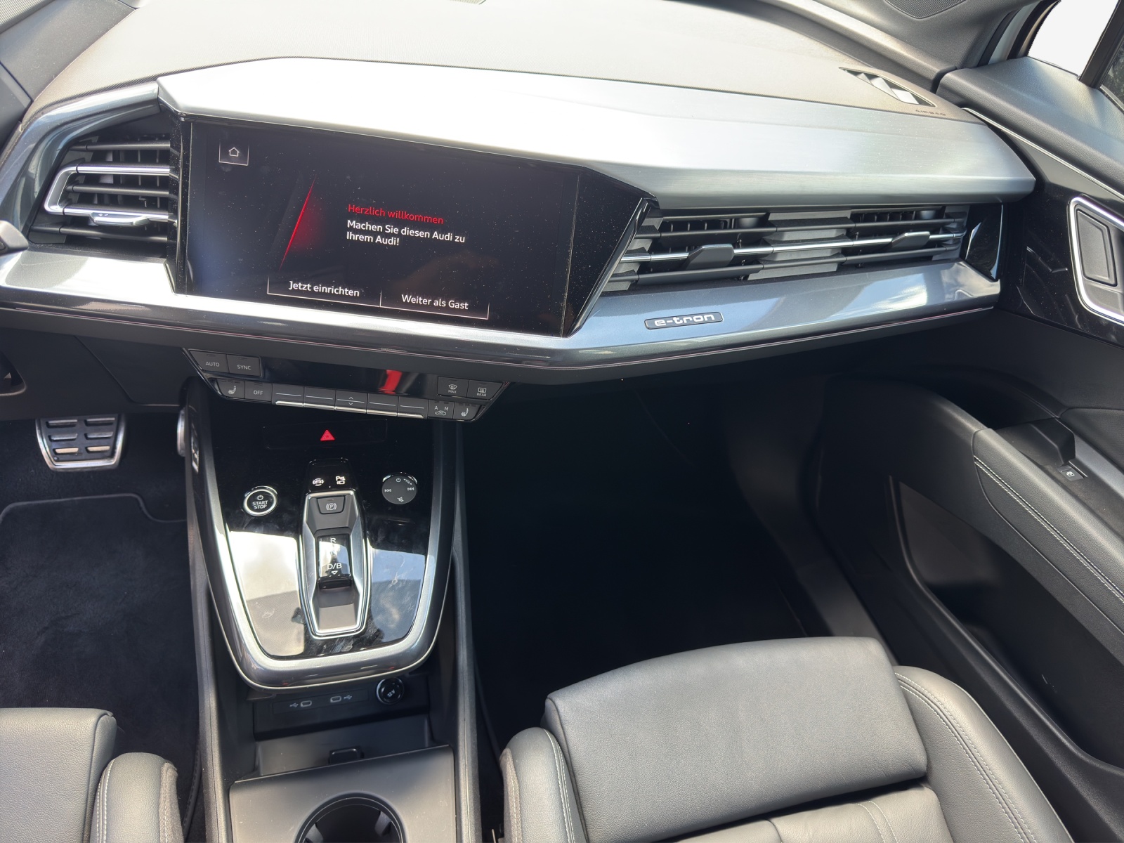 AUDI Q4 e-tron 55 quattro-image-10