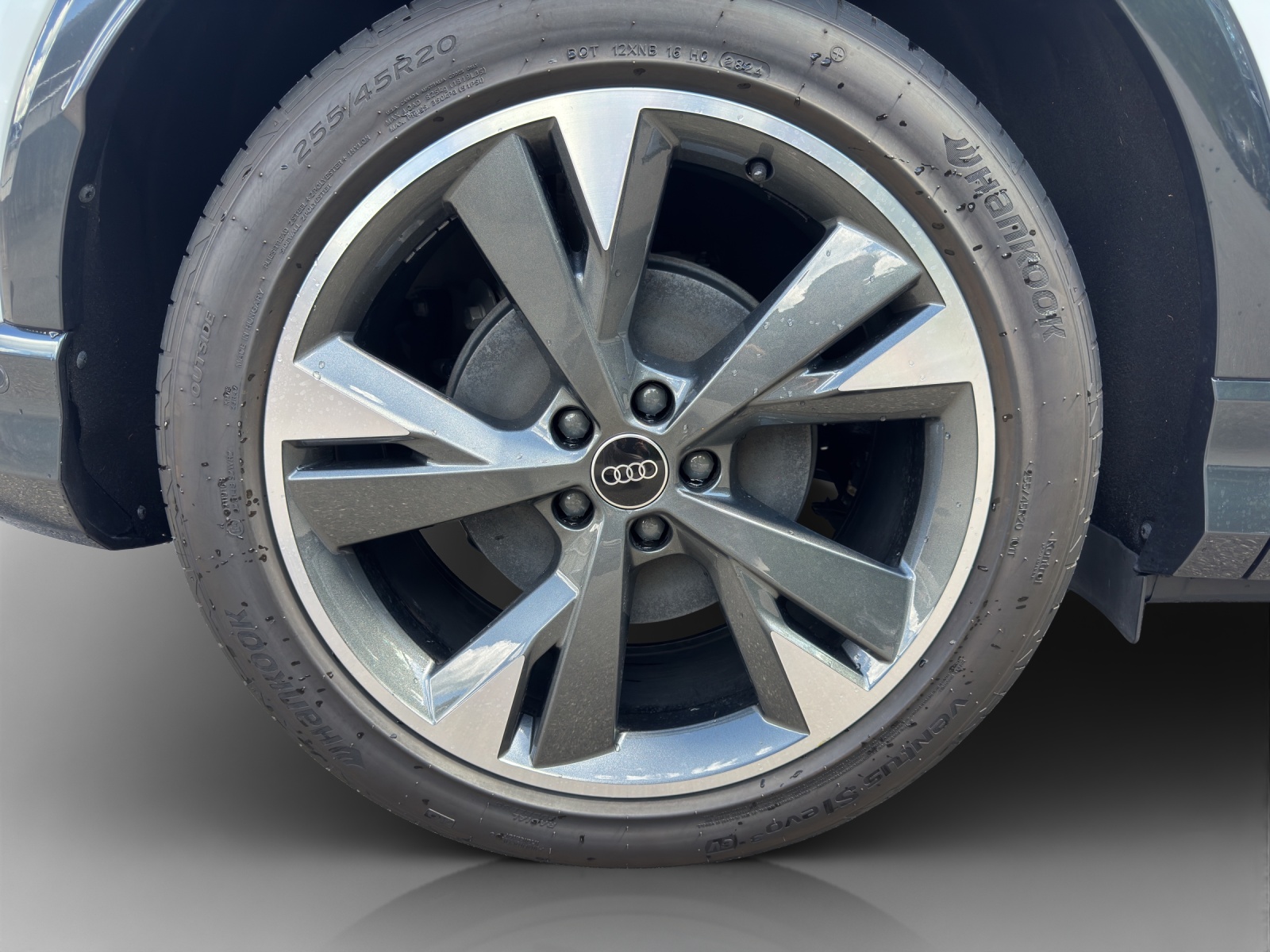 AUDI Q4 e-tron 55 quattro-image-13