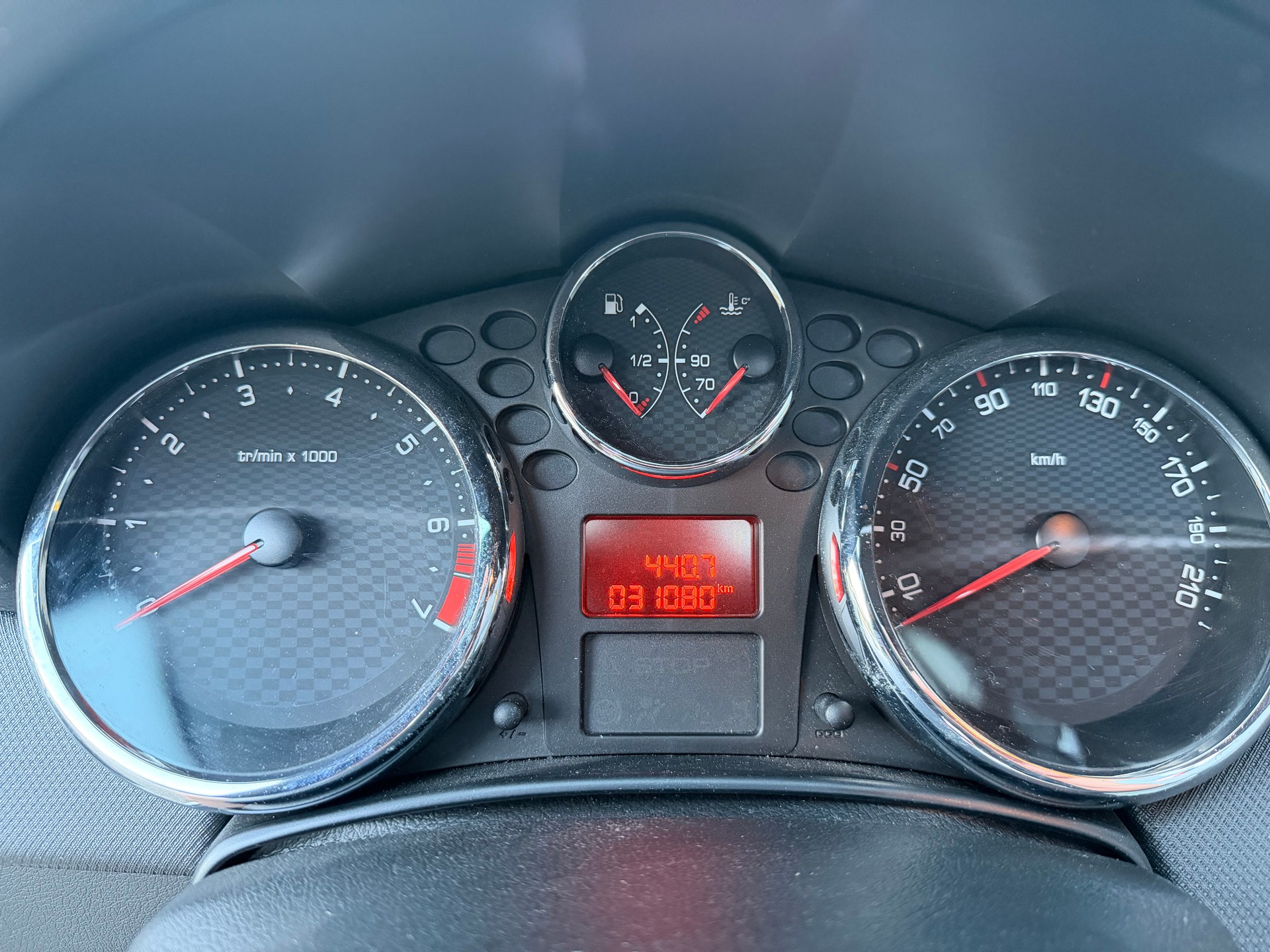 PEUGEOT 207 CC 1.6 16V Roland Garros-image-13