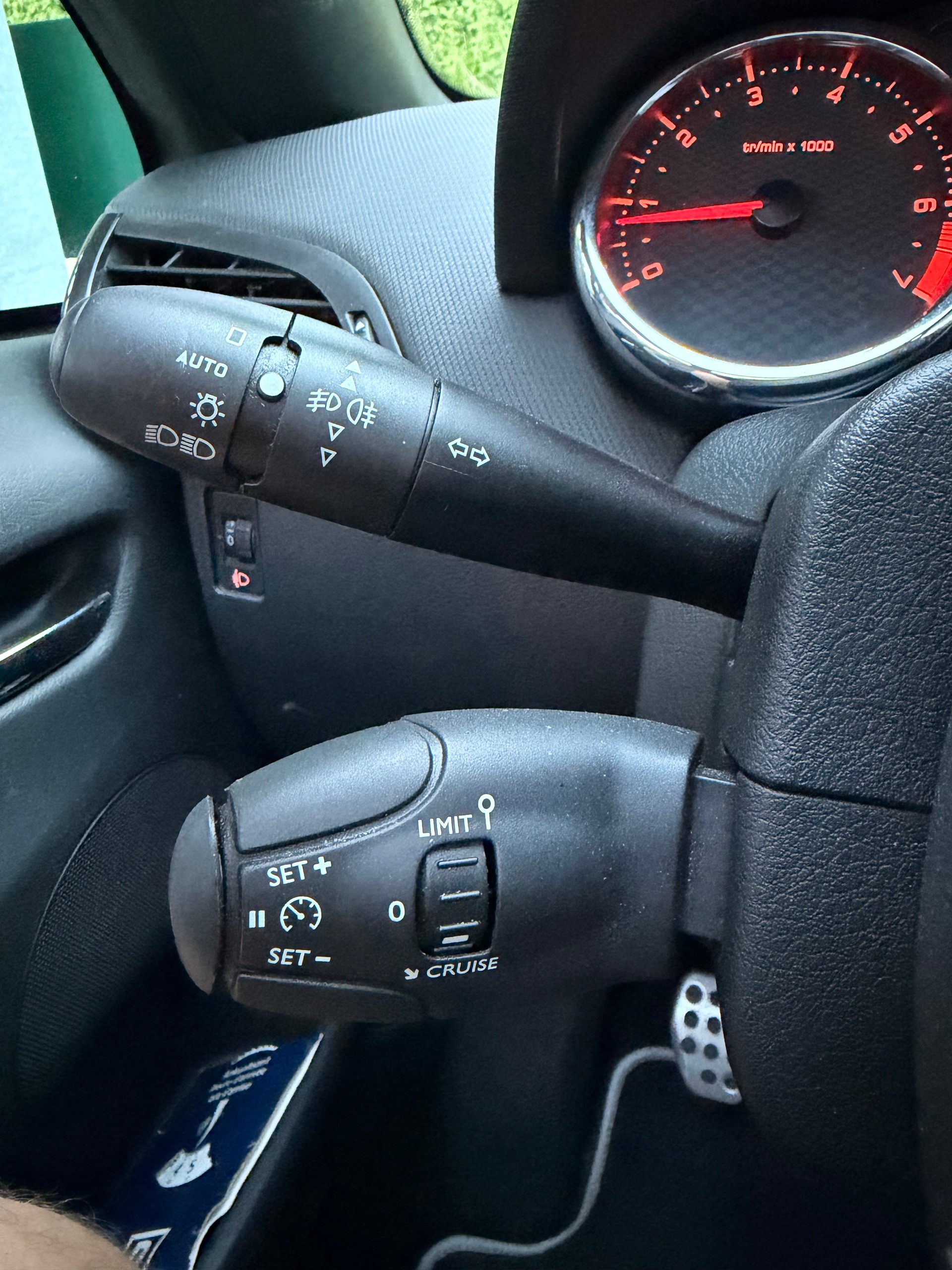 PEUGEOT 207 CC 1.6 16V Roland Garros-image-17