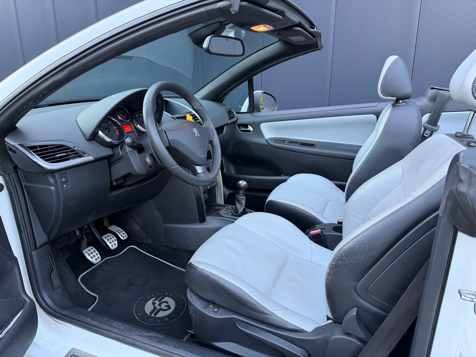 PEUGEOT 207 CC 1.6 16V Roland Garros-image-10