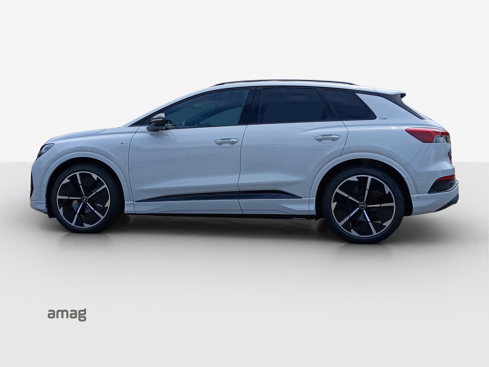 AUDI Q4 e-tron 45 Edition Swiss Ski quattro-image-1