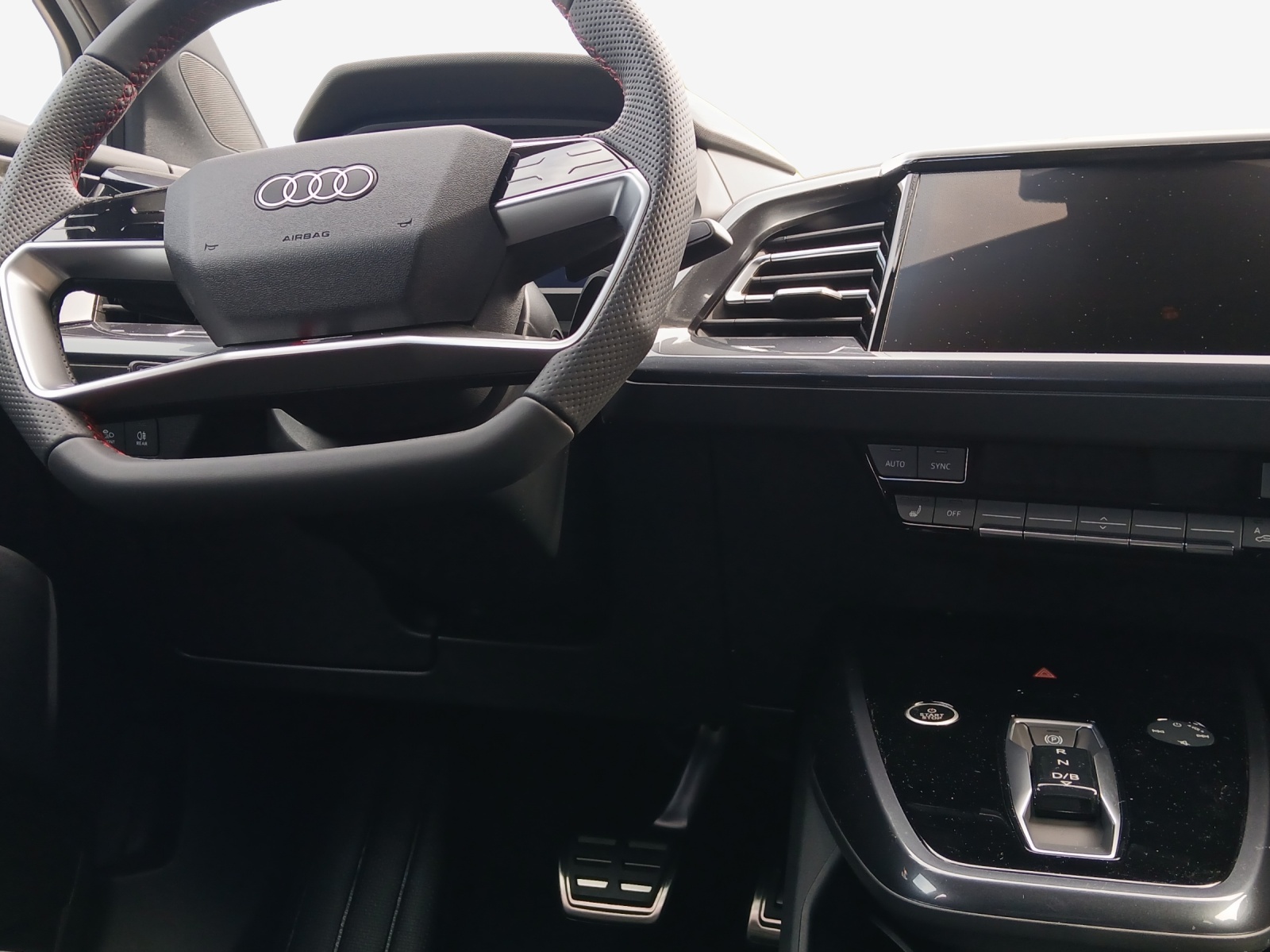 AUDI Q4 e-tron 45 Edition Swiss Ski quattro-image-7