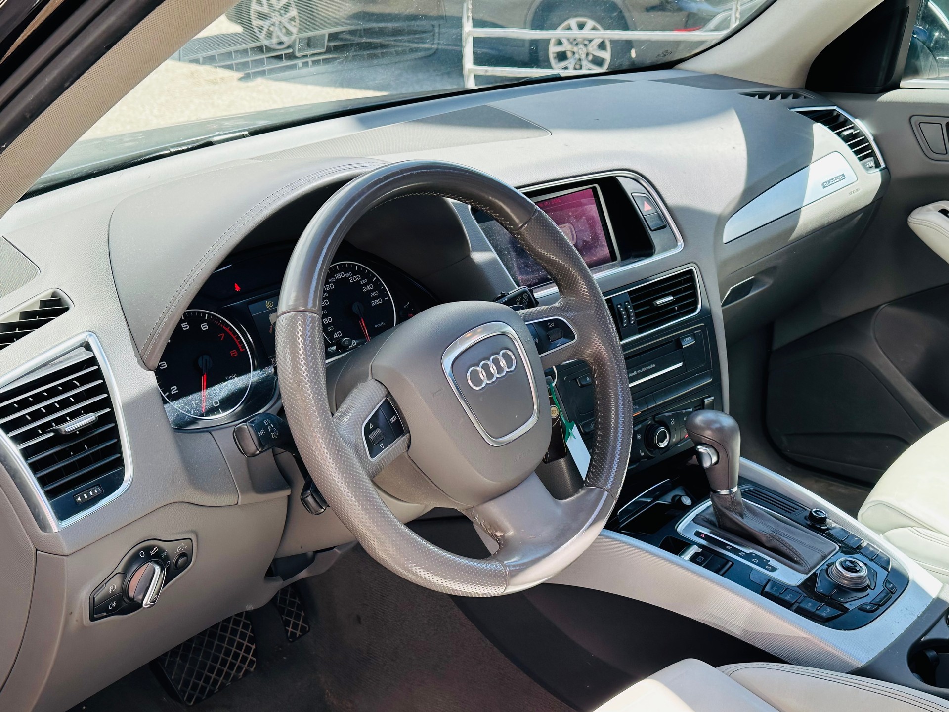 AUDI Q5 2.0 TFSI quattro S-tronic-image-8