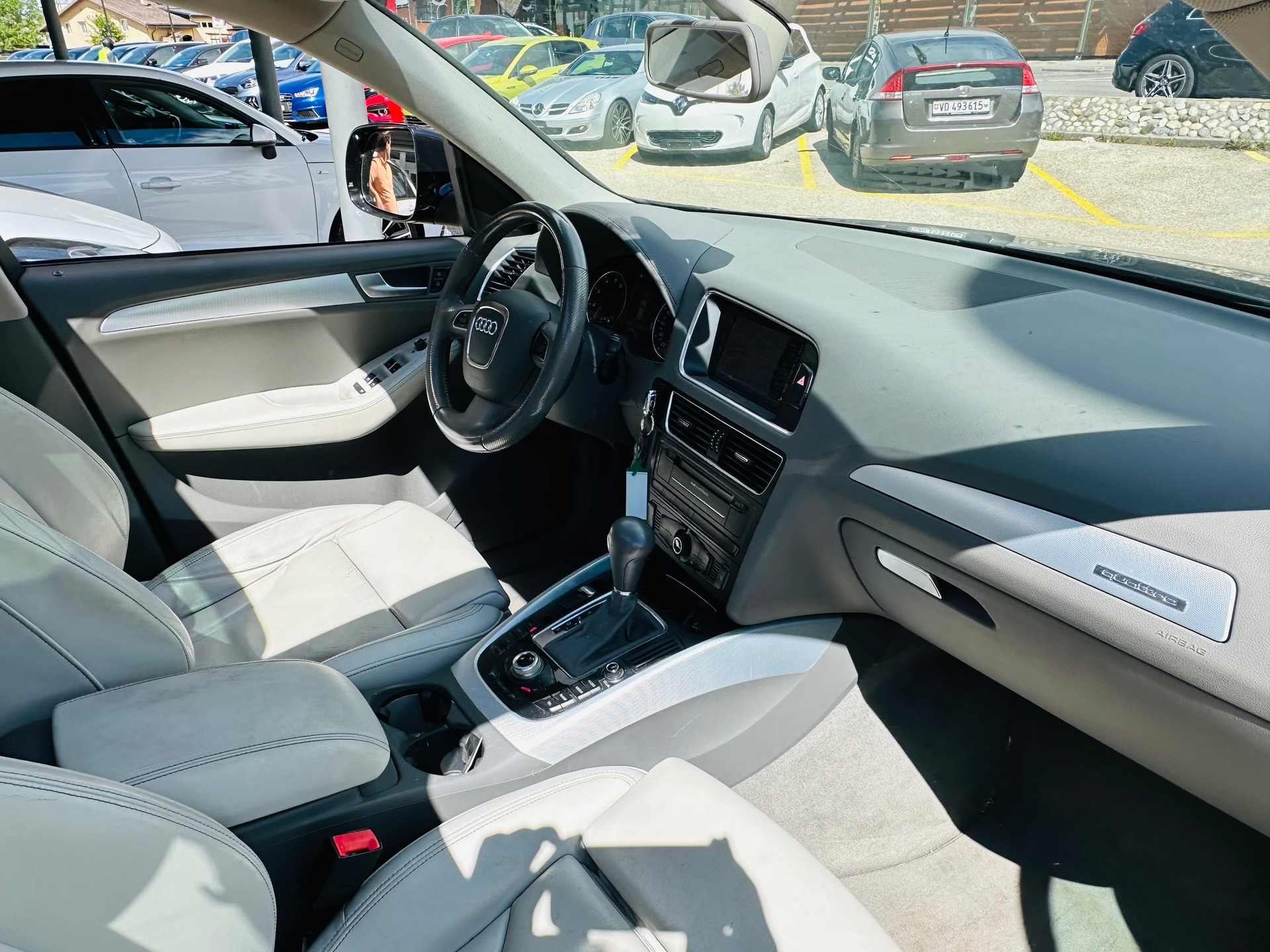 AUDI Q5 2.0 TFSI quattro S-tronic-image-10