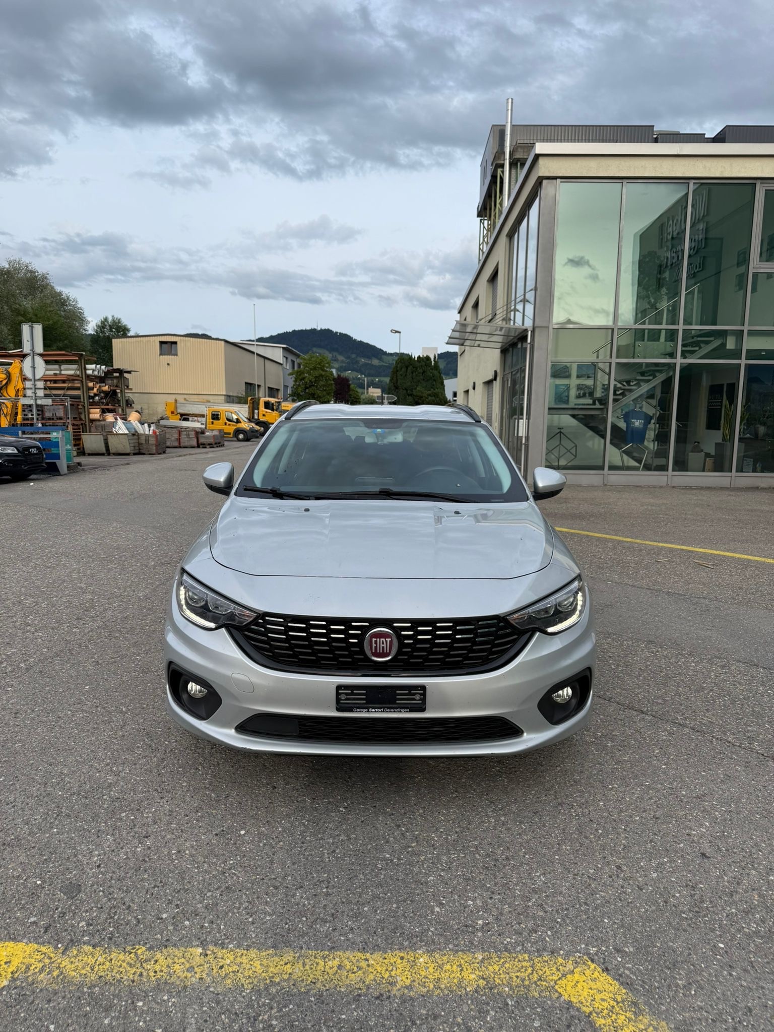 FIAT Tipo 1.6MJ Station Wagon Lounge DCT-image-1