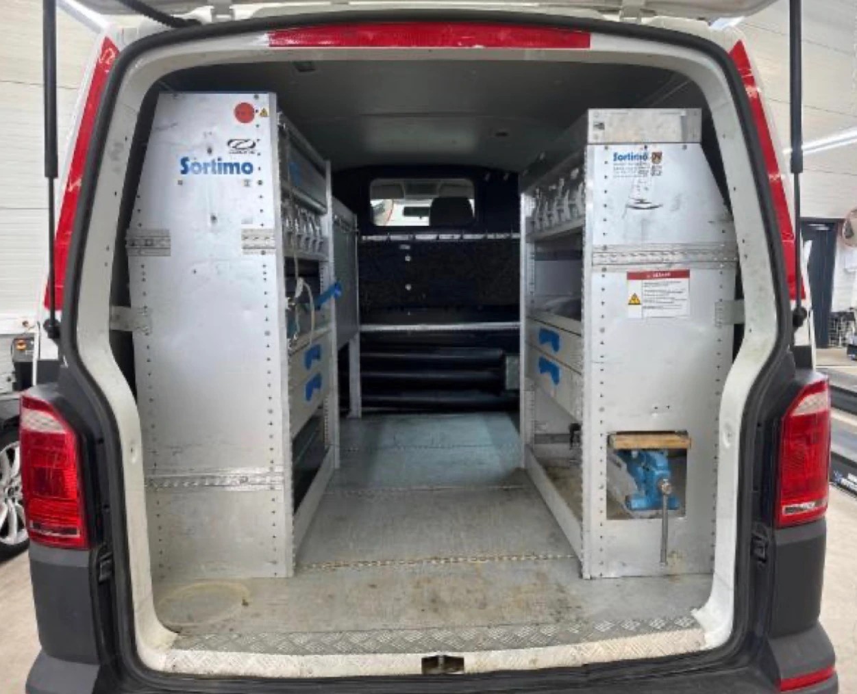 VW T6 2.0 TDI 4Motion ( Mit AHK / Sortimo Regale )-image-11