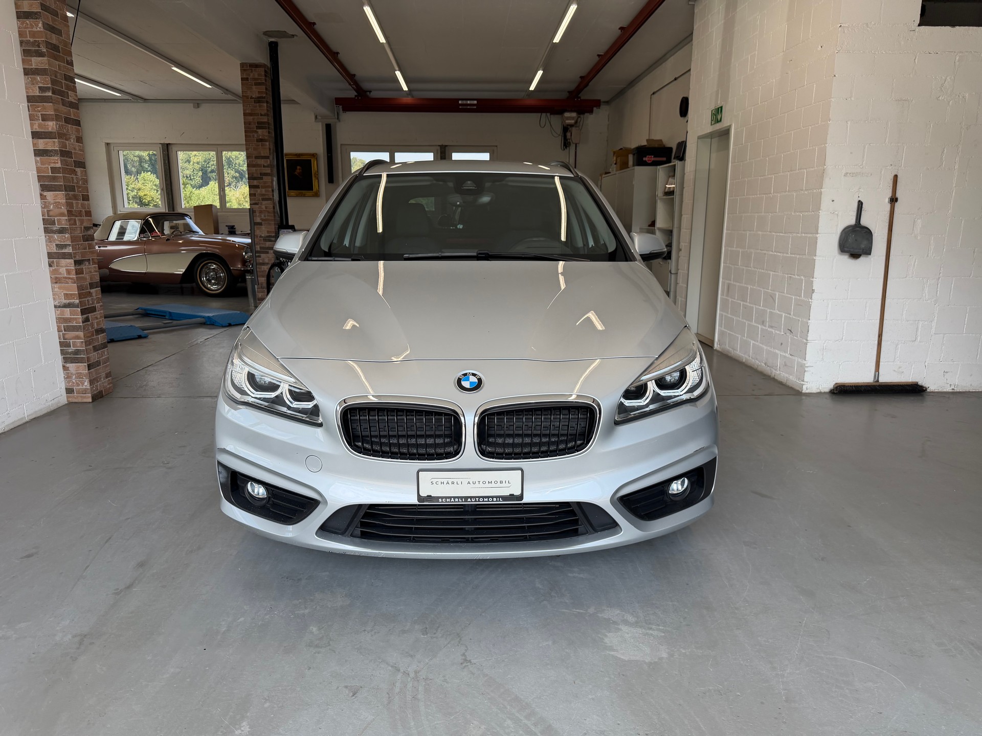 BMW 218i Active Tourer Steptronic-image-1