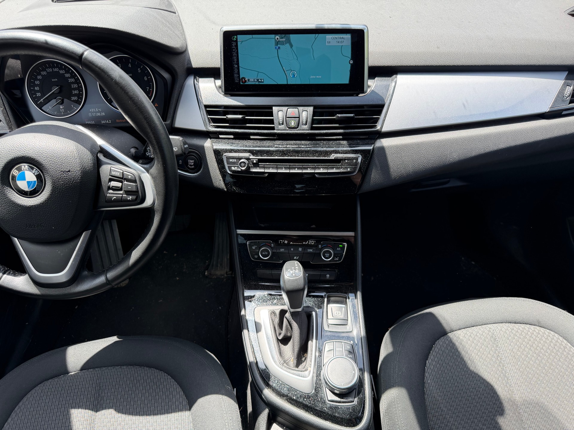 BMW 218i Active Tourer Steptronic-image-12