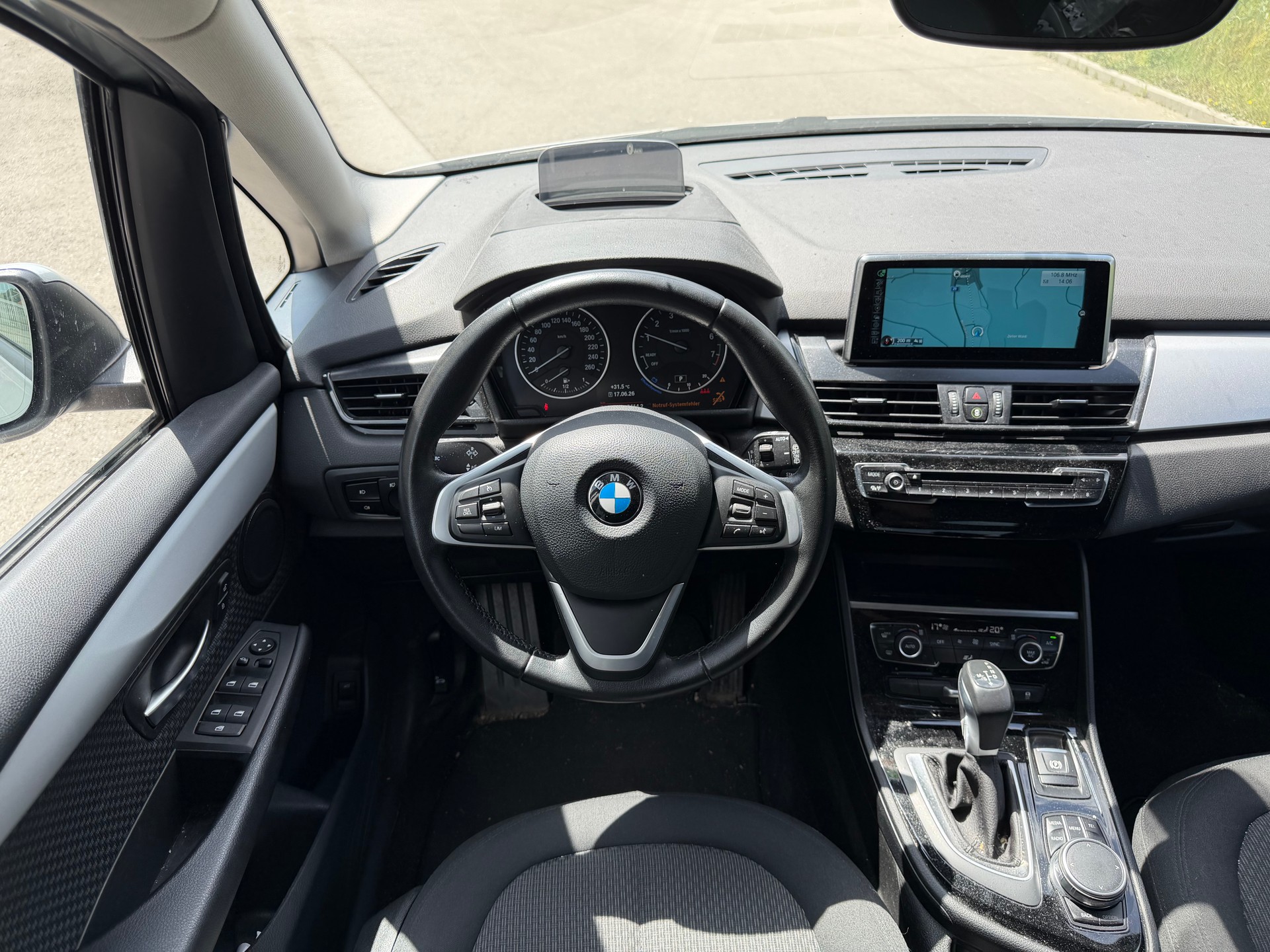 BMW 218i Active Tourer Steptronic-image-11