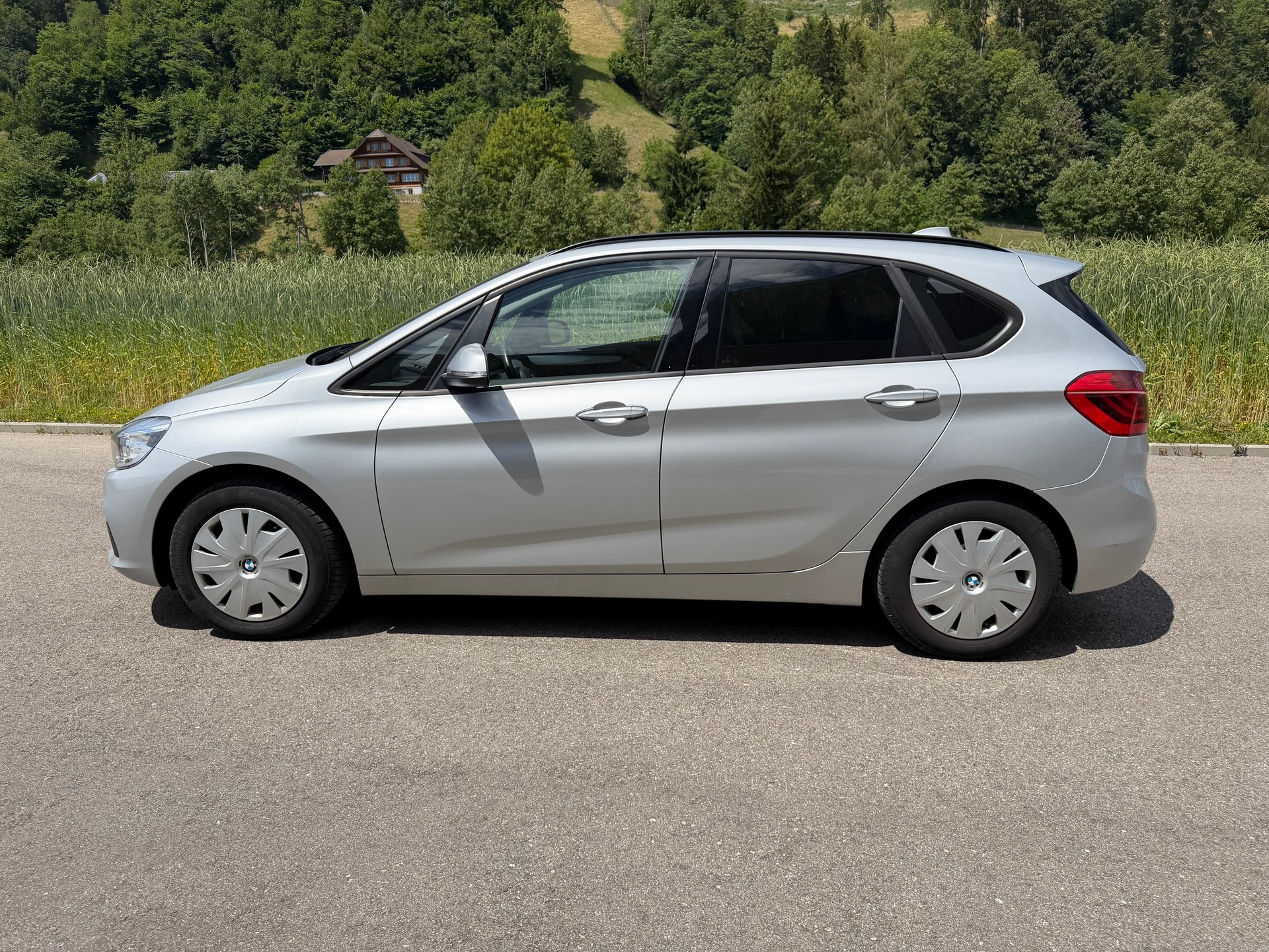 BMW 218i Active Tourer Steptronic-image-1