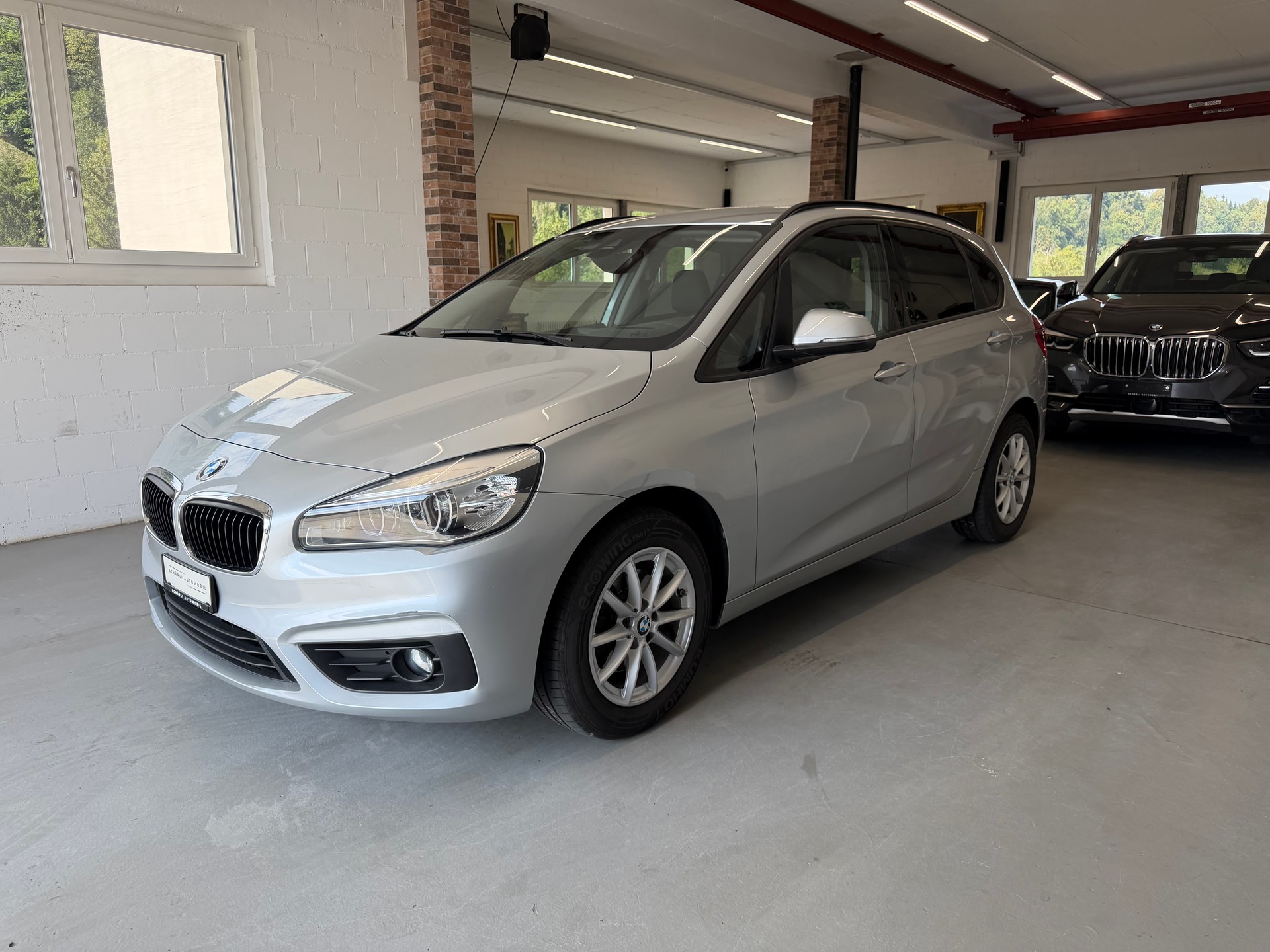BMW 218i Active Tourer Steptronic-image-0