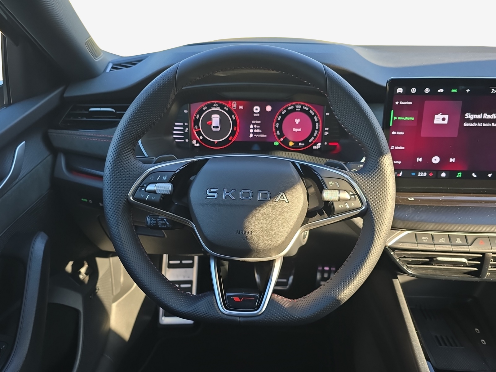 SKODA Octavia Combi 2.0 TSI DSG RS 30 Years Edition-image-9