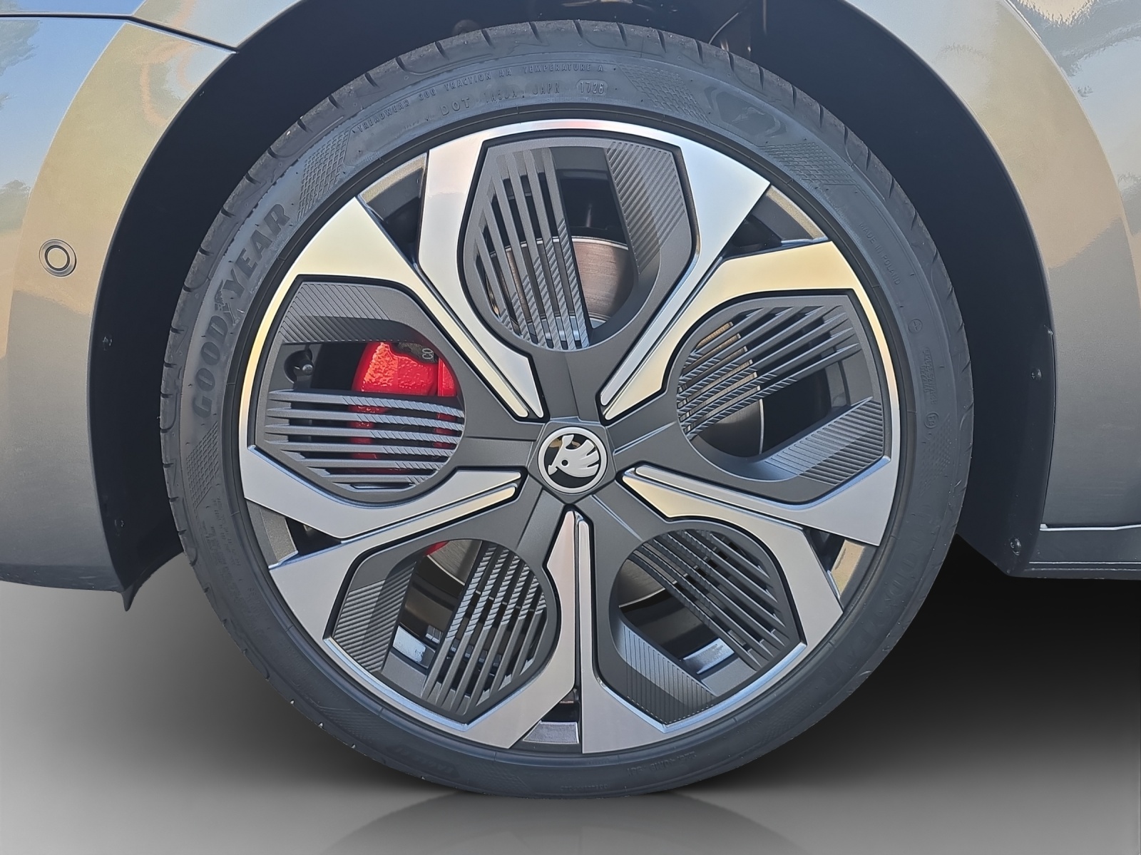 SKODA Octavia Combi 2.0 TSI DSG RS 30 Years Edition-image-14