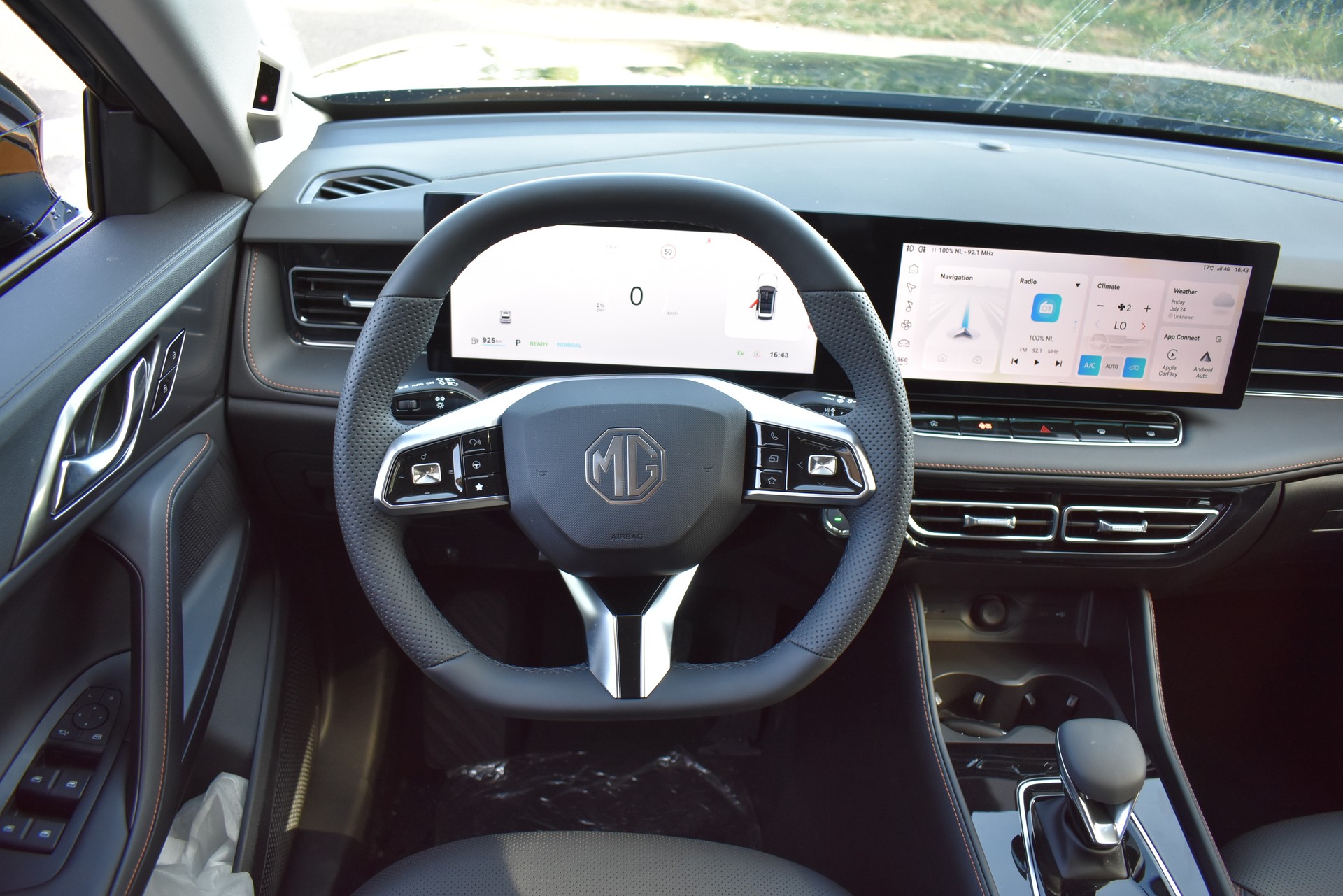 MG HS 1.5 Hybrid+ Luxury-image-9
