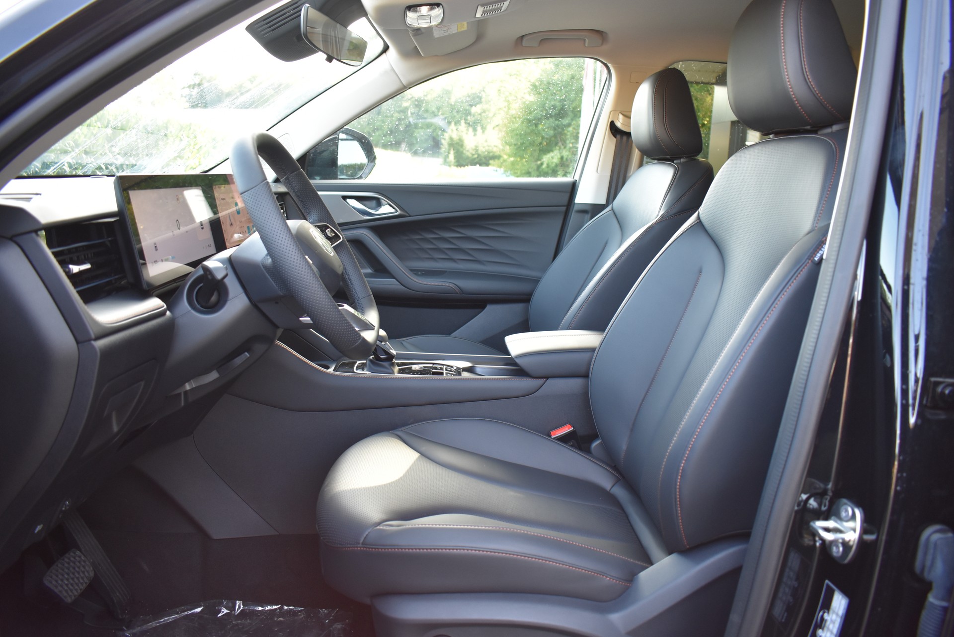 MG HS 1.5 Hybrid+ Luxury-image-11
