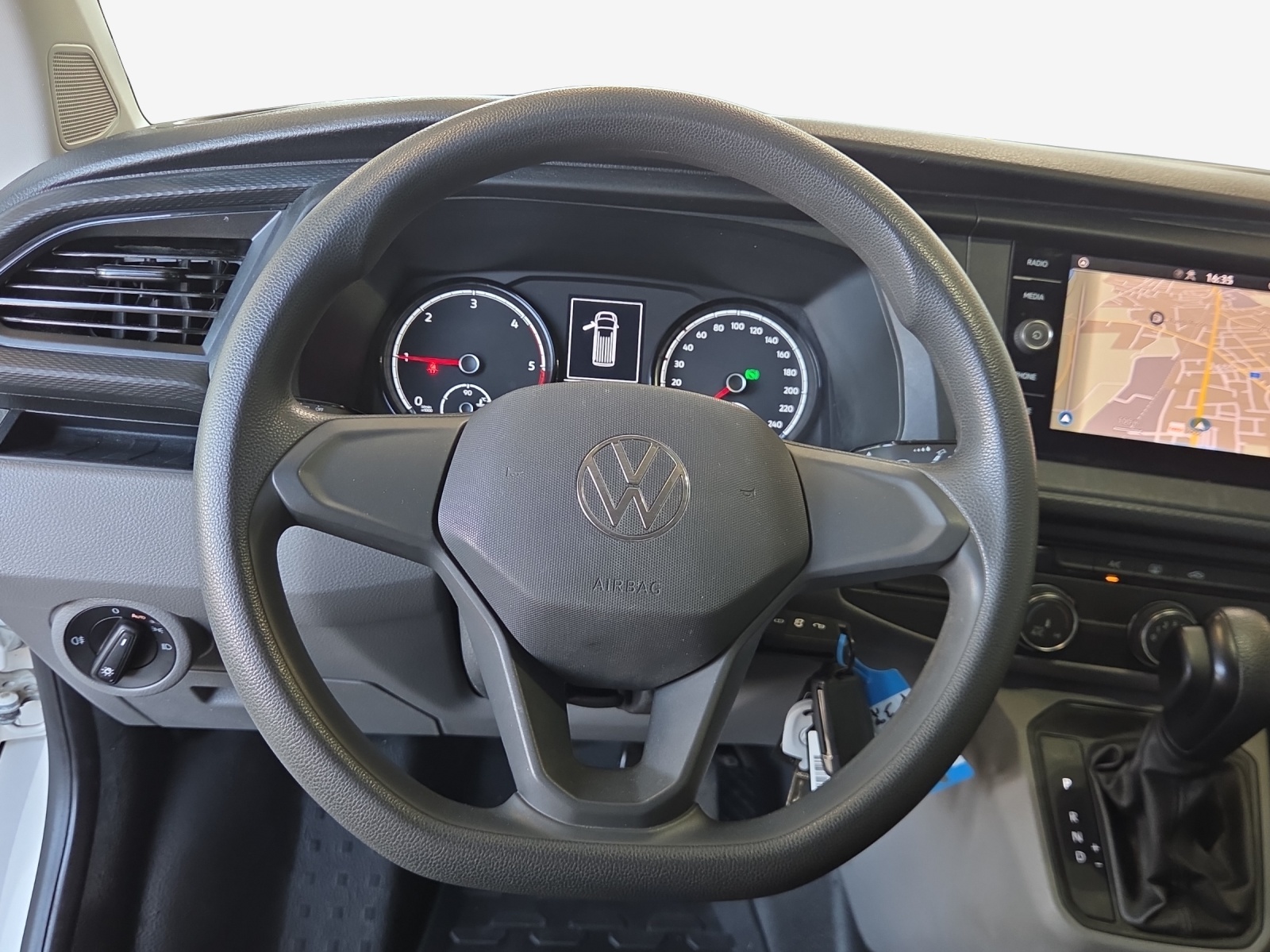 VW T6.1 2.0 TDI DSG-image-8
