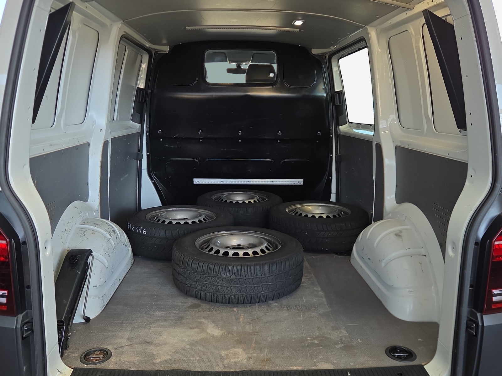 VW T6.1 2.0 TDI DSG-image-11