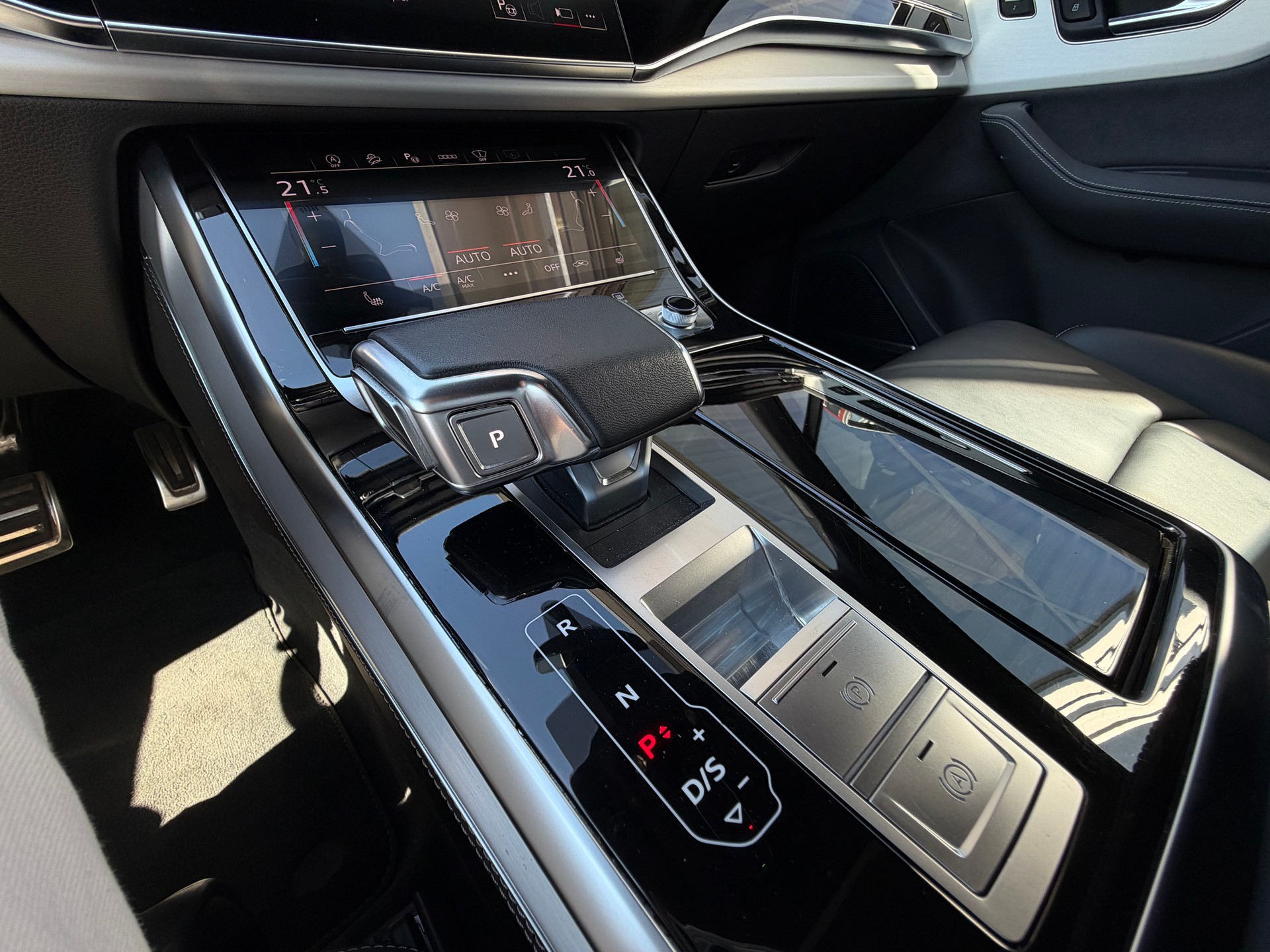 AUDI Q7 50 TDI quattro S Line tiptronic-image-30