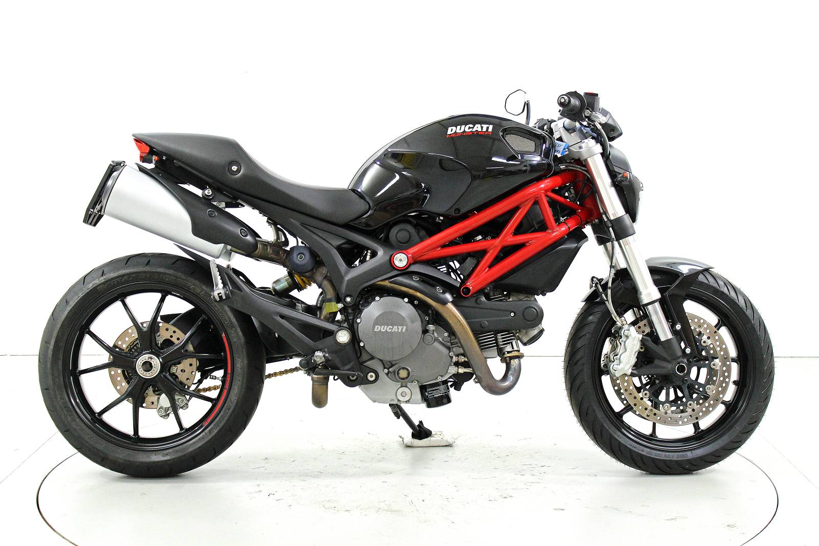 DUCATI Monster 796 ABS-showroom-element-3