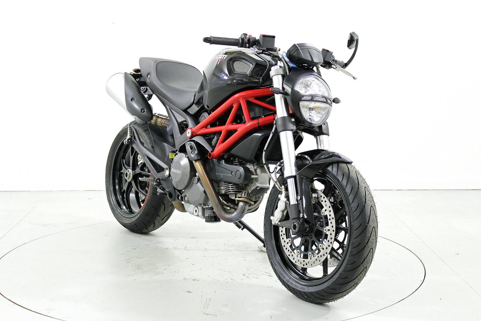 DUCATI Monster 796 ABS-showroom-element-1
