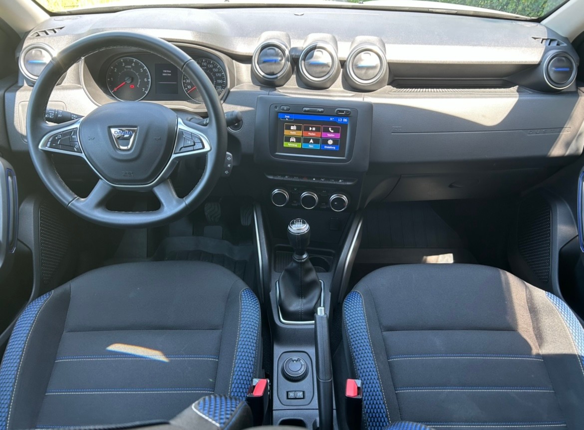 DACIA 1.3 TCe 150 Celebration 4WD-image-3