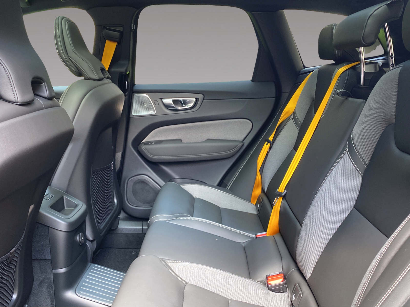 VOLVO XC60 2.0 T8 TE Polestar eAWD Last Edition-image-13