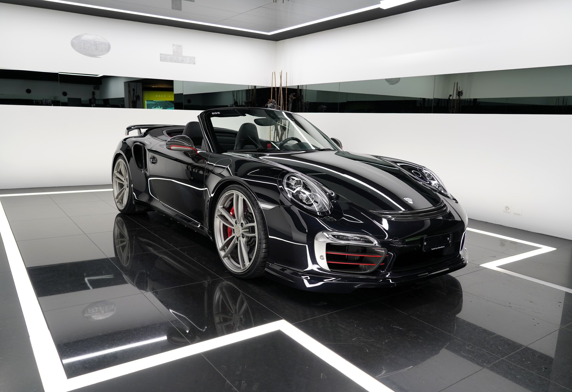 PORSCHE 911 Turbo S Cabrio-image-2