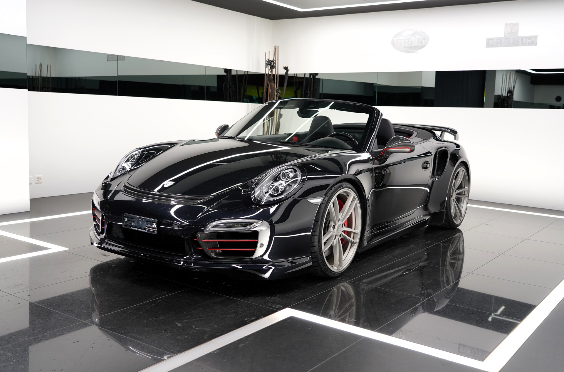 PORSCHE 911 Turbo S Cabrio-image-0