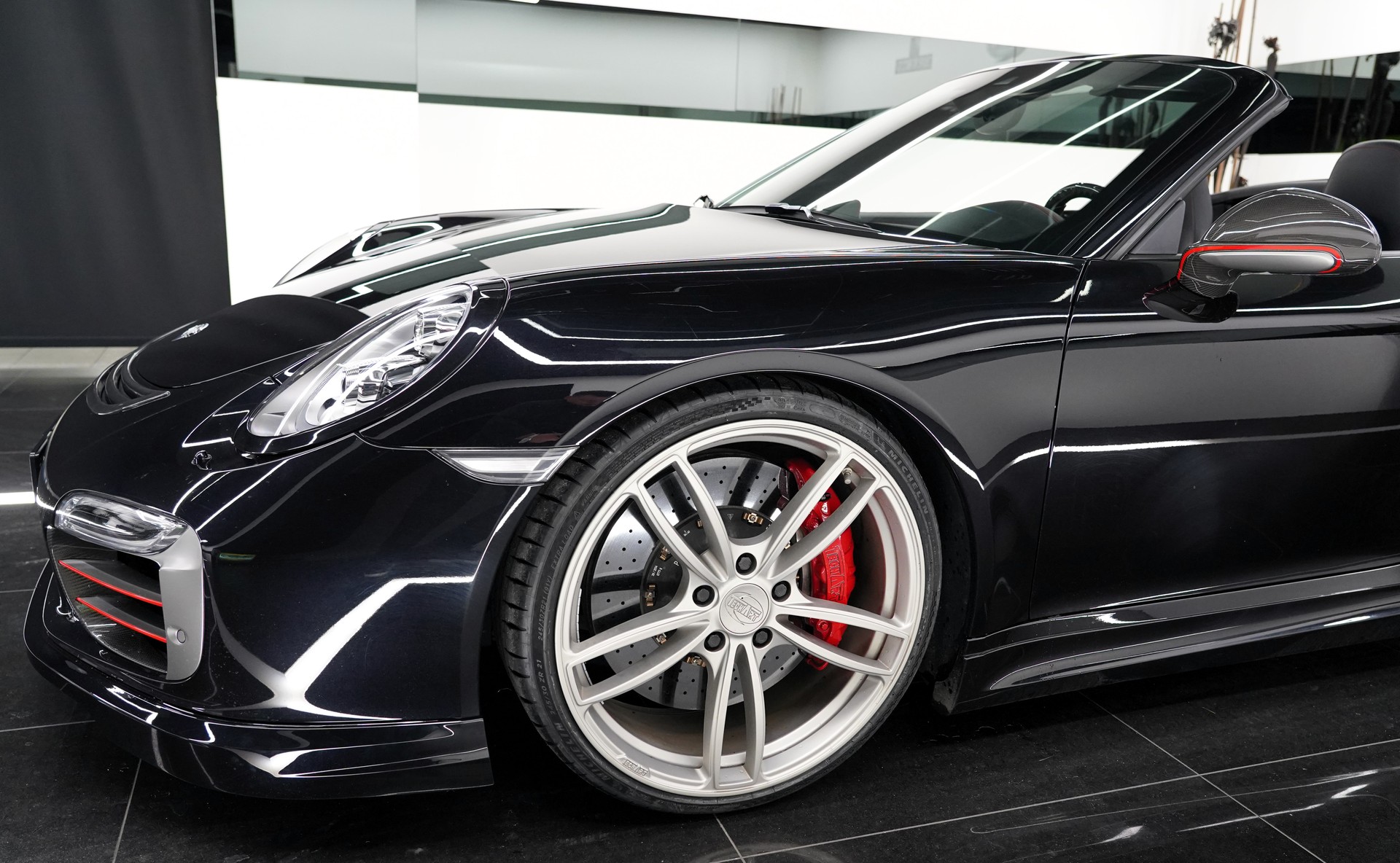 PORSCHE 911 Turbo S Cabrio-image-5