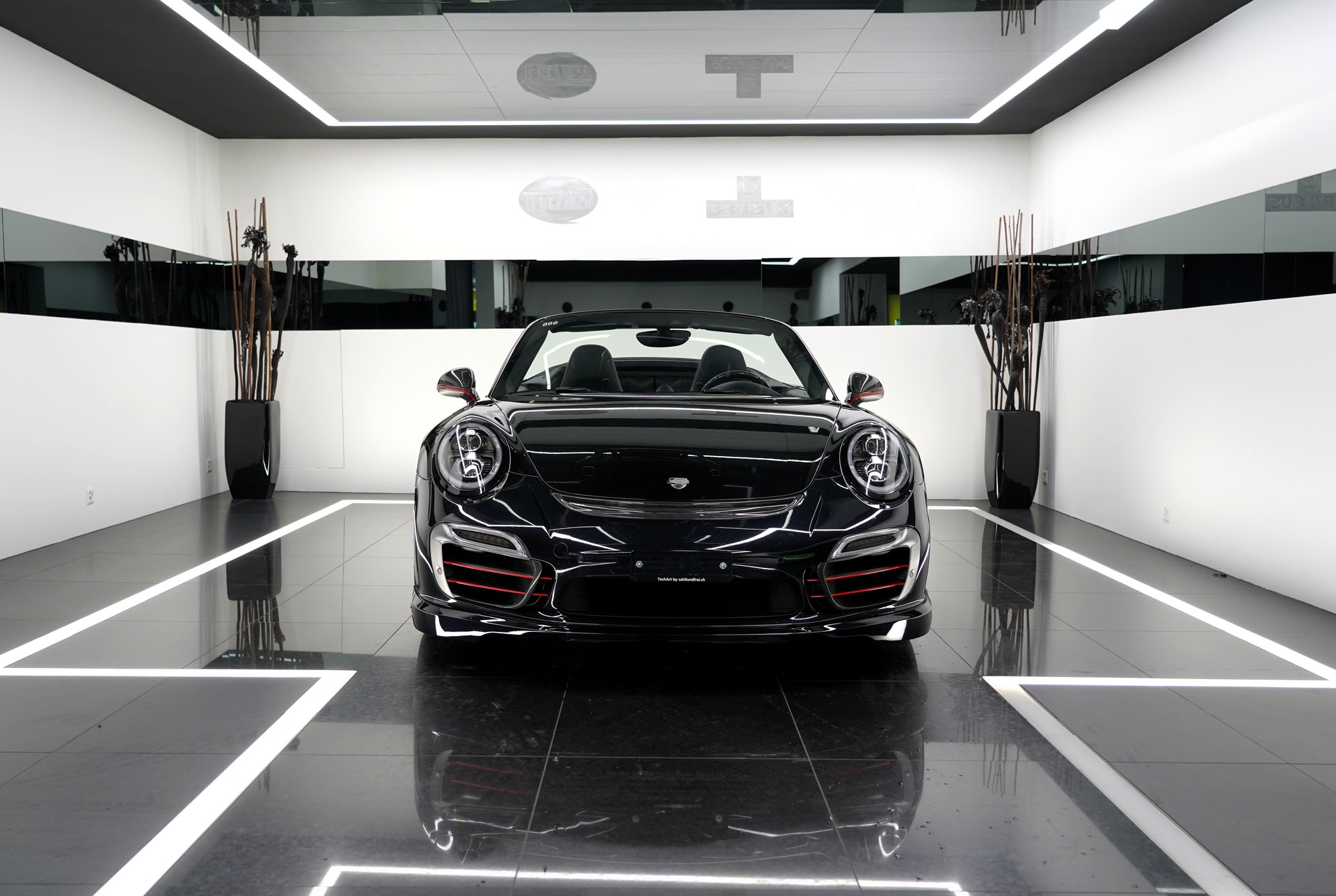 PORSCHE 911 Turbo S Cabrio-image-1