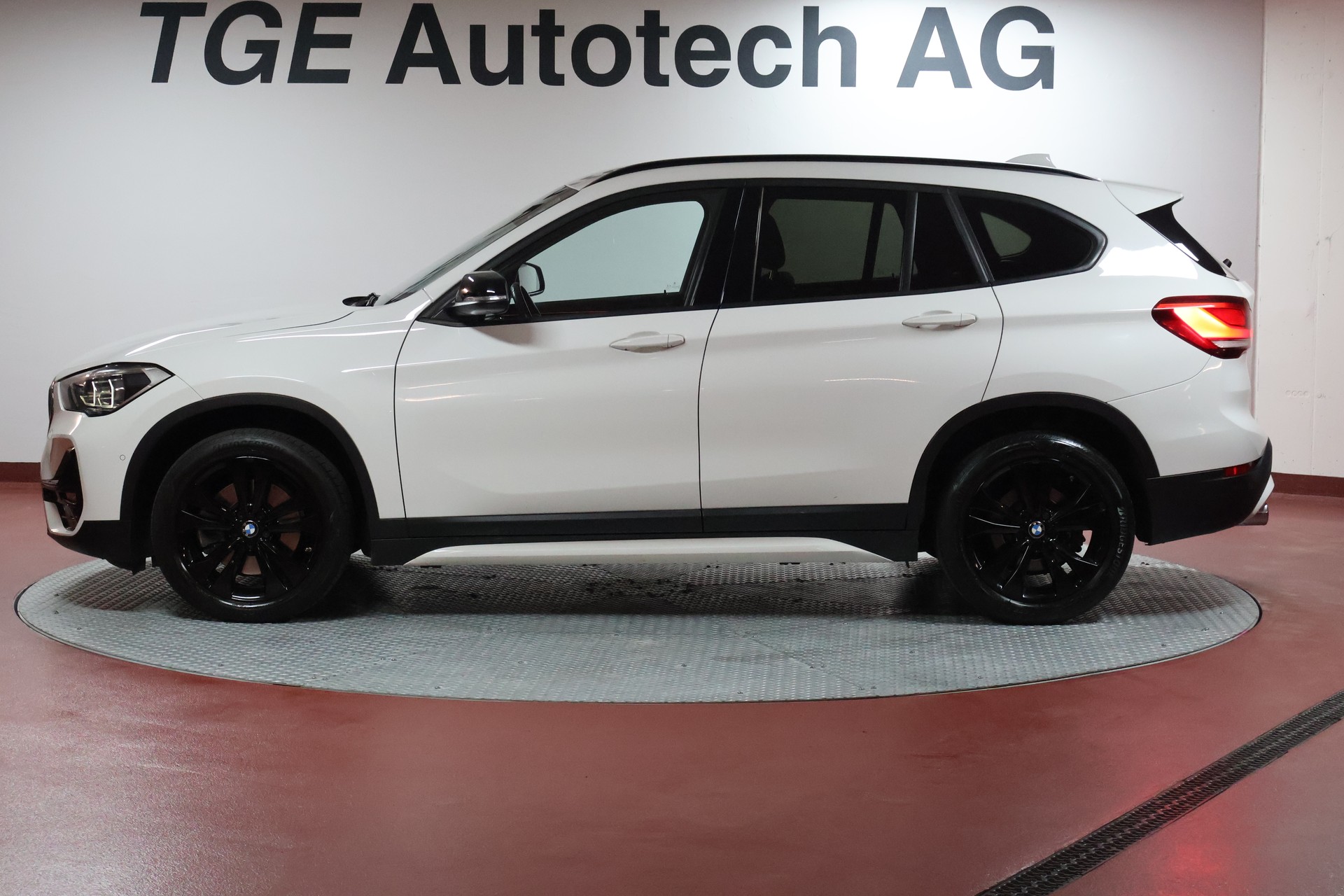 BMW X1 xDrive 20d Sport Line Steptronic-image-3