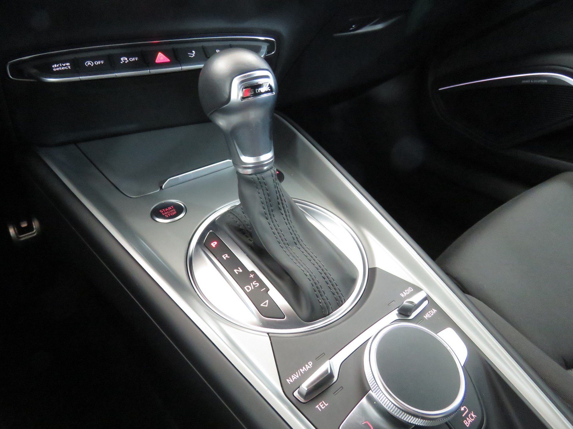 AUDI TT Coupé 45 TFSI Quattro S-tronic (Automat)-image-13