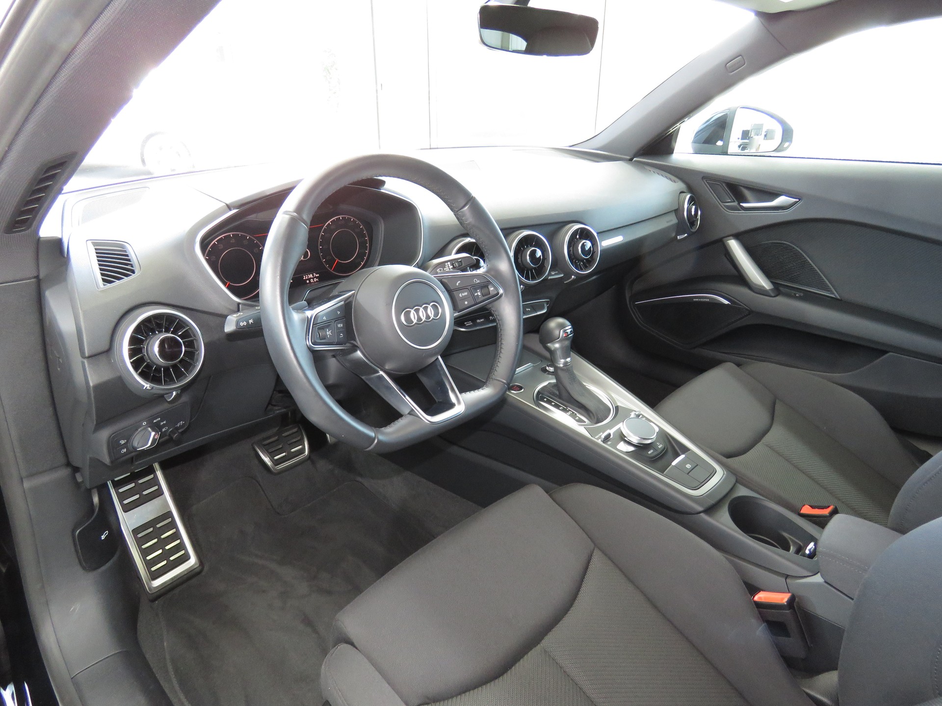 AUDI TT Coupé 45 TFSI Quattro S-tronic (Automat)-image-6