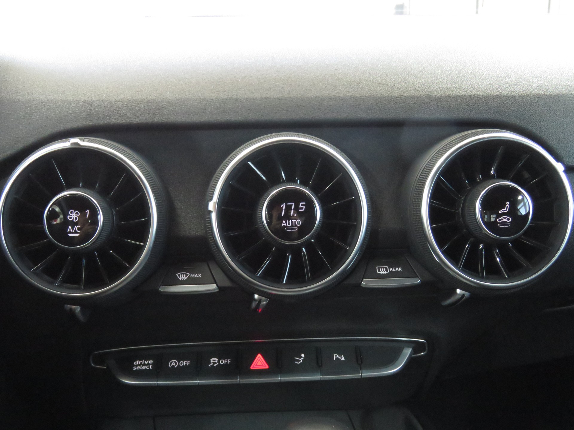 AUDI TT Coupé 45 TFSI Quattro S-tronic (Automat)-image-14