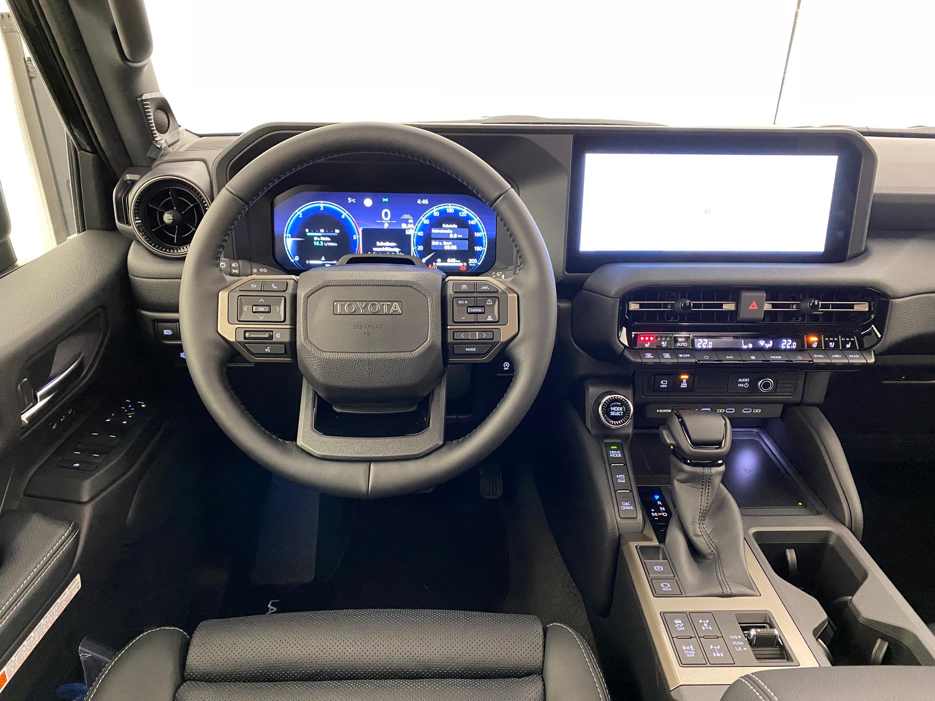 TOYOTA Land Cruiser 2.8 D Invincible-image-18