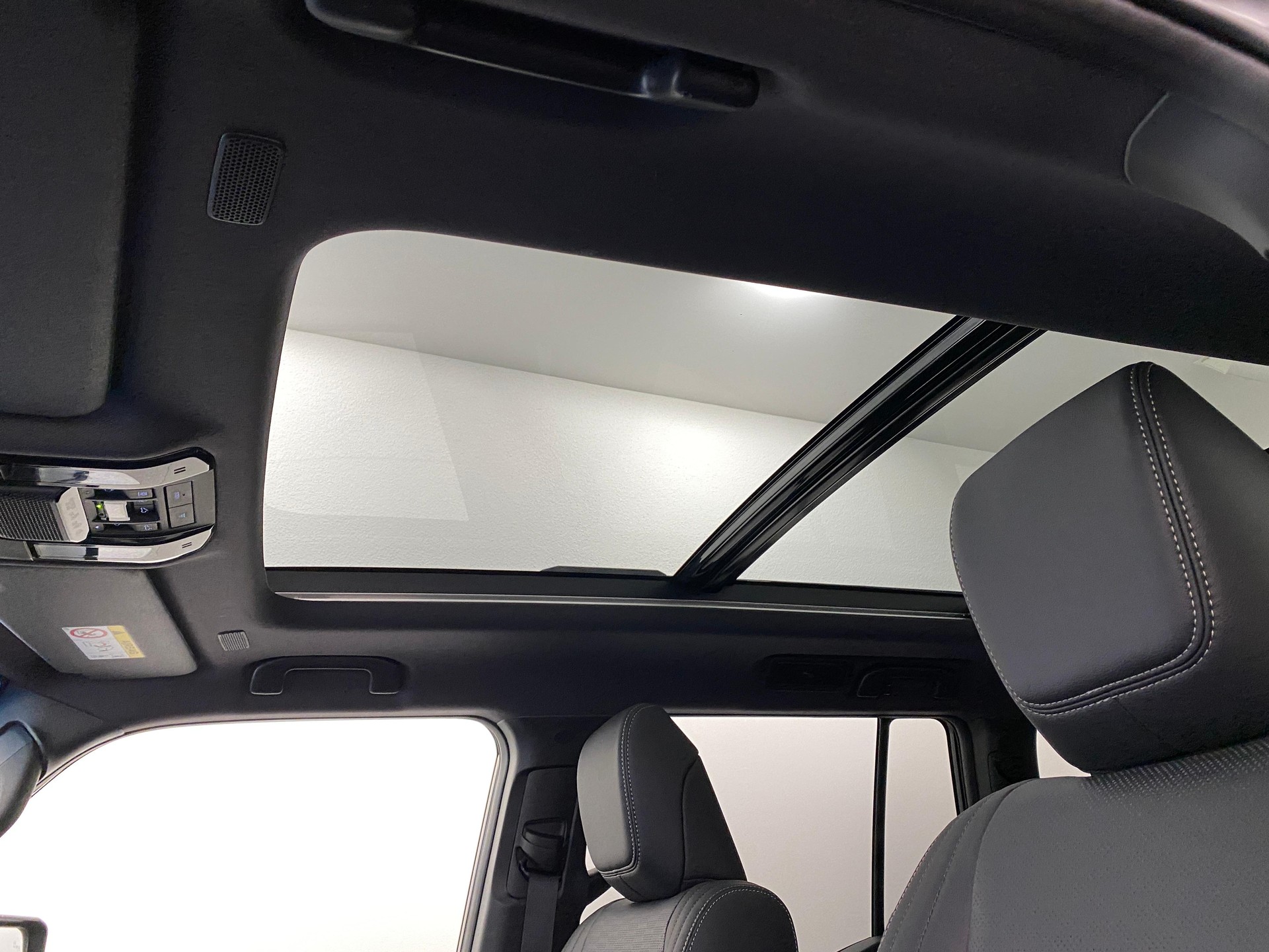 TOYOTA Land Cruiser 2.8 D Invincible-image-16