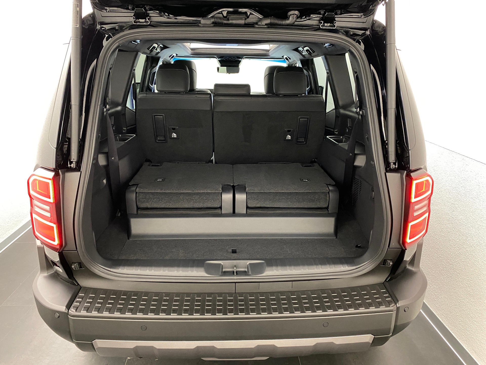 TOYOTA Land Cruiser 2.8 D Invincible-image-23