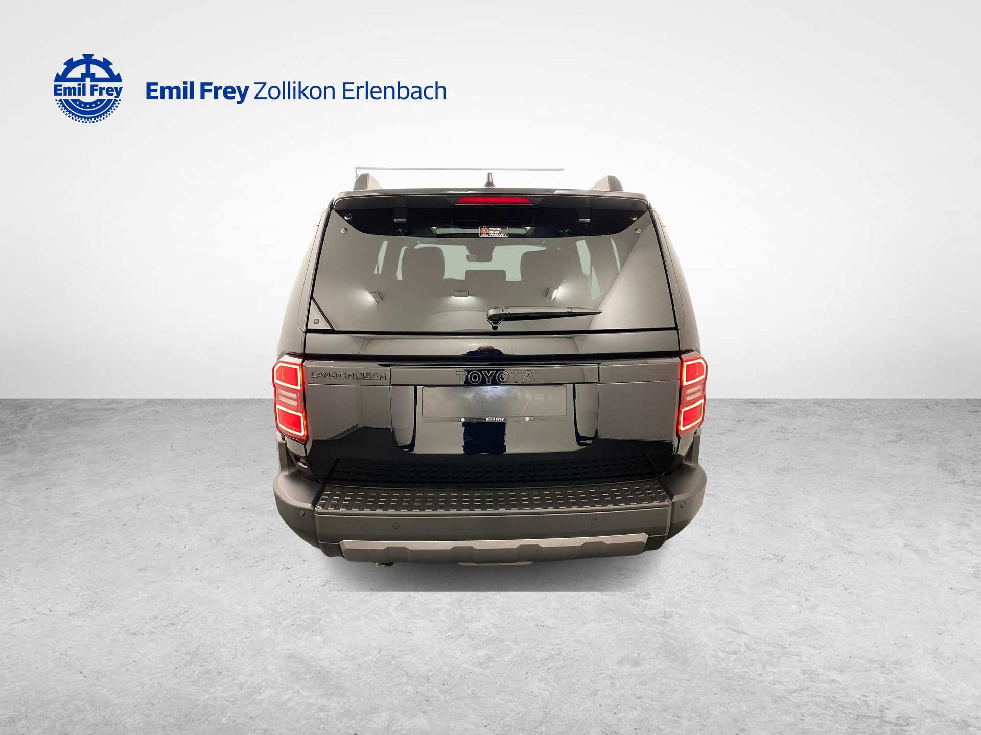 TOYOTA Land Cruiser 2.8 D Invincible-showroom-element-2