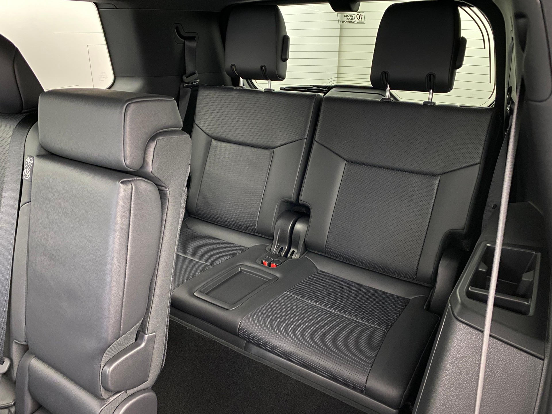 TOYOTA Land Cruiser 2.8 D Invincible-image-22
