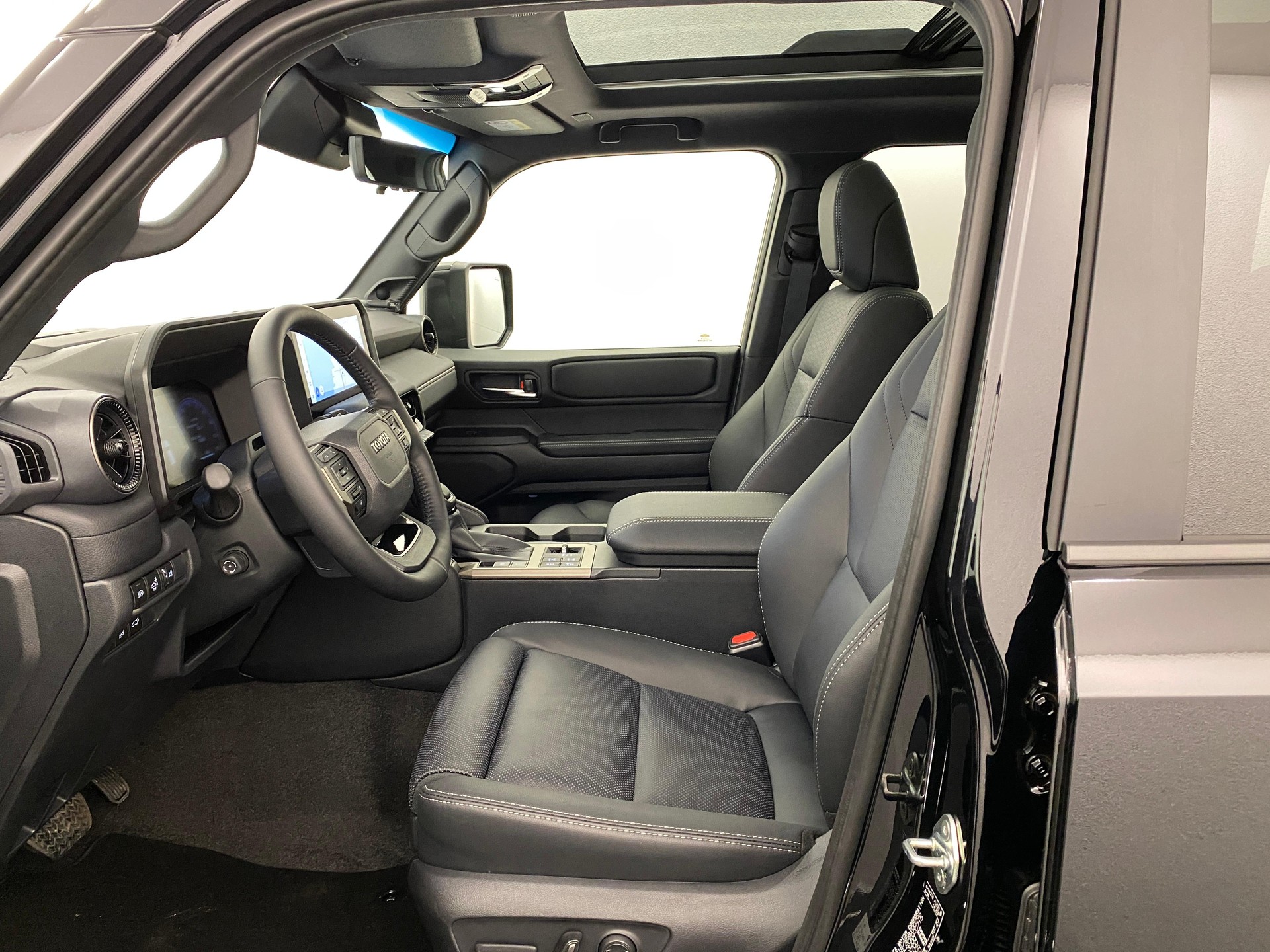 TOYOTA Land Cruiser 2.8 D Invincible-image-14