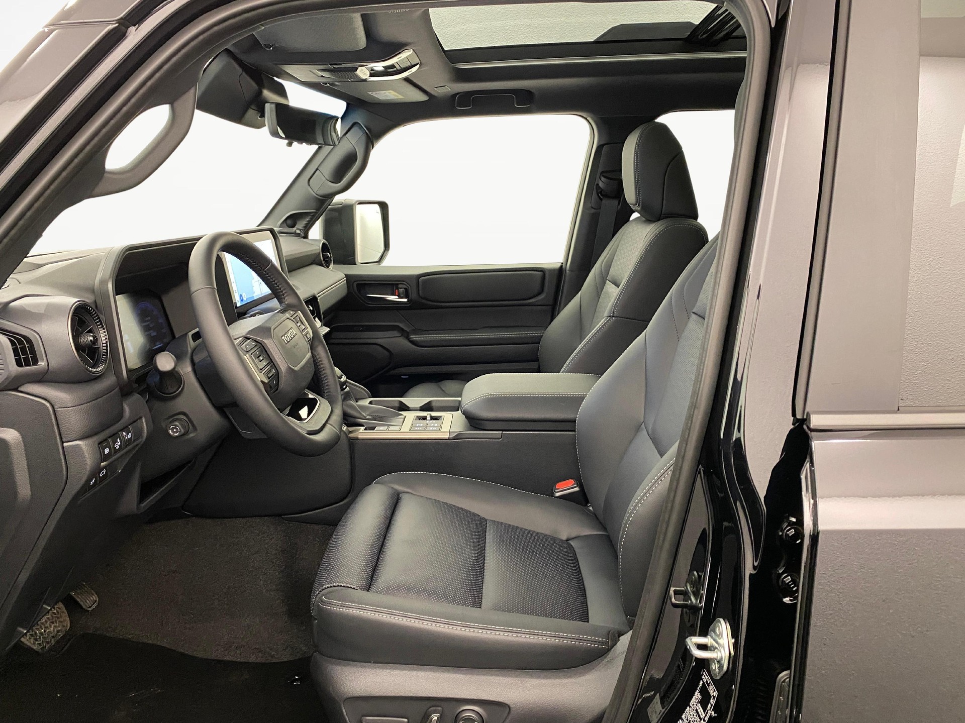 TOYOTA Land Cruiser 2.8 D Invincible-image-4